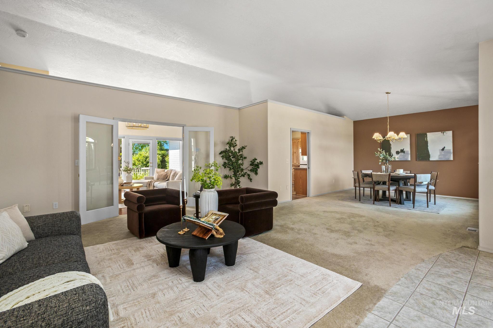 15181 Drury Lane Property Photo 10