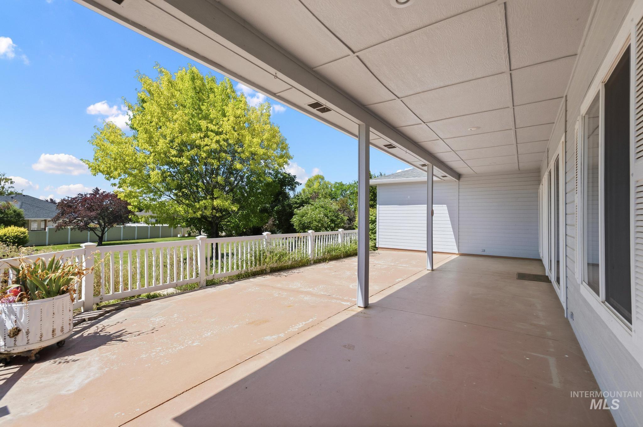 15181 Drury Lane Property Photo 32