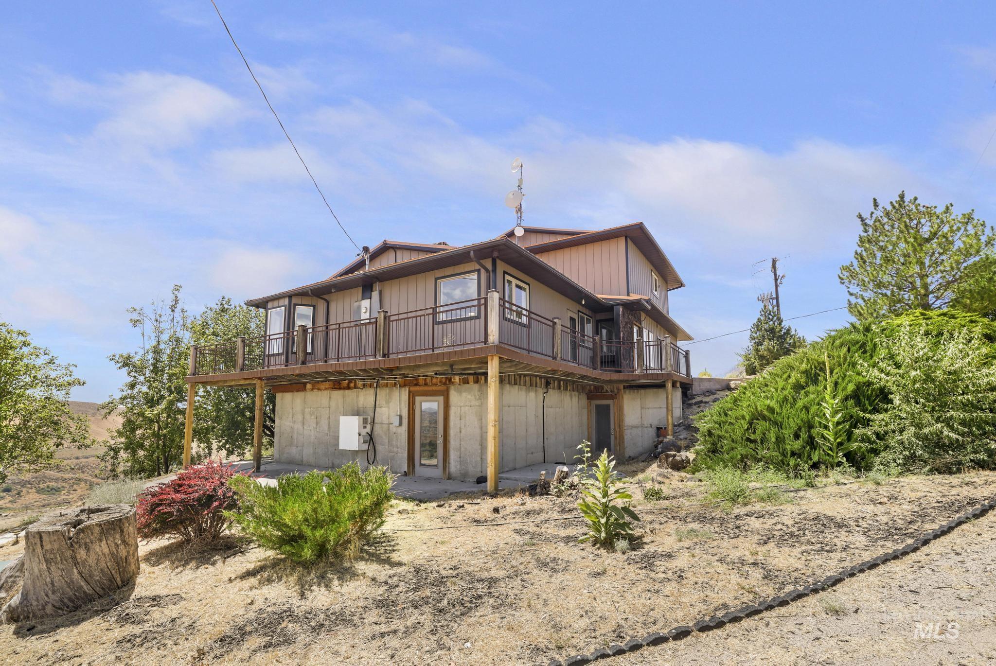 17115 Highway 30 Property Photo 1