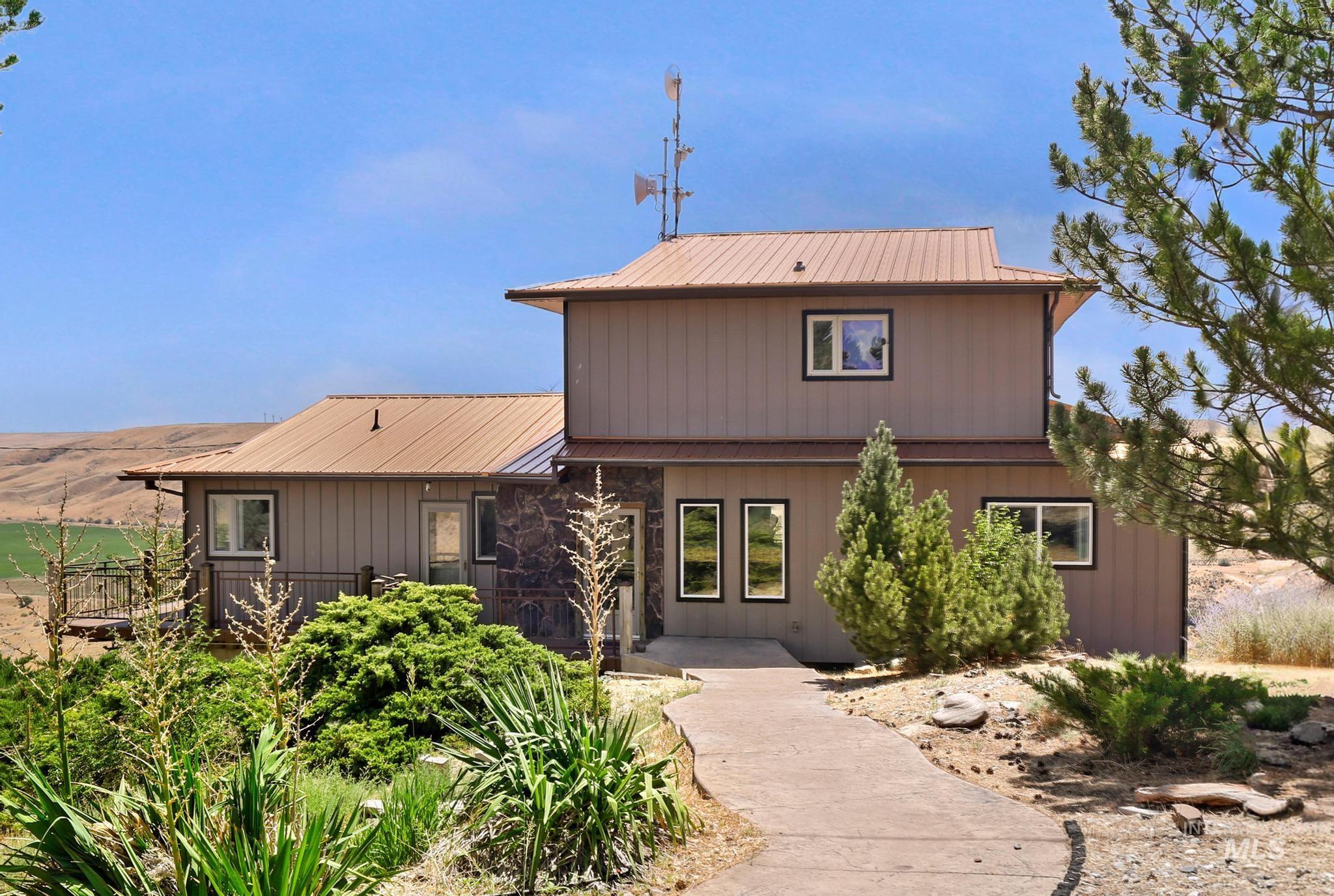 17115 Highway 30 Property Photo 2