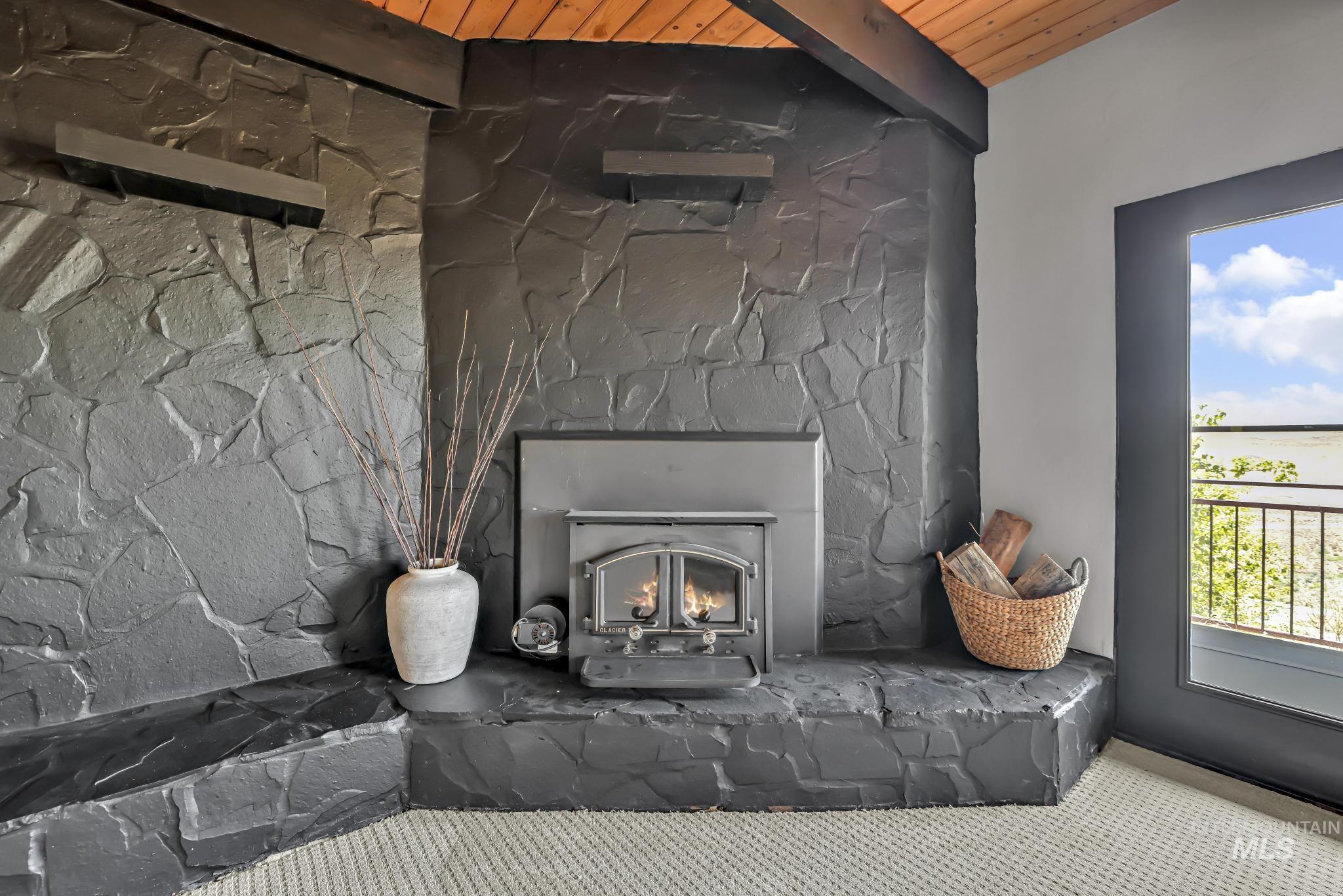 17115 Highway 30 Property Photo 8