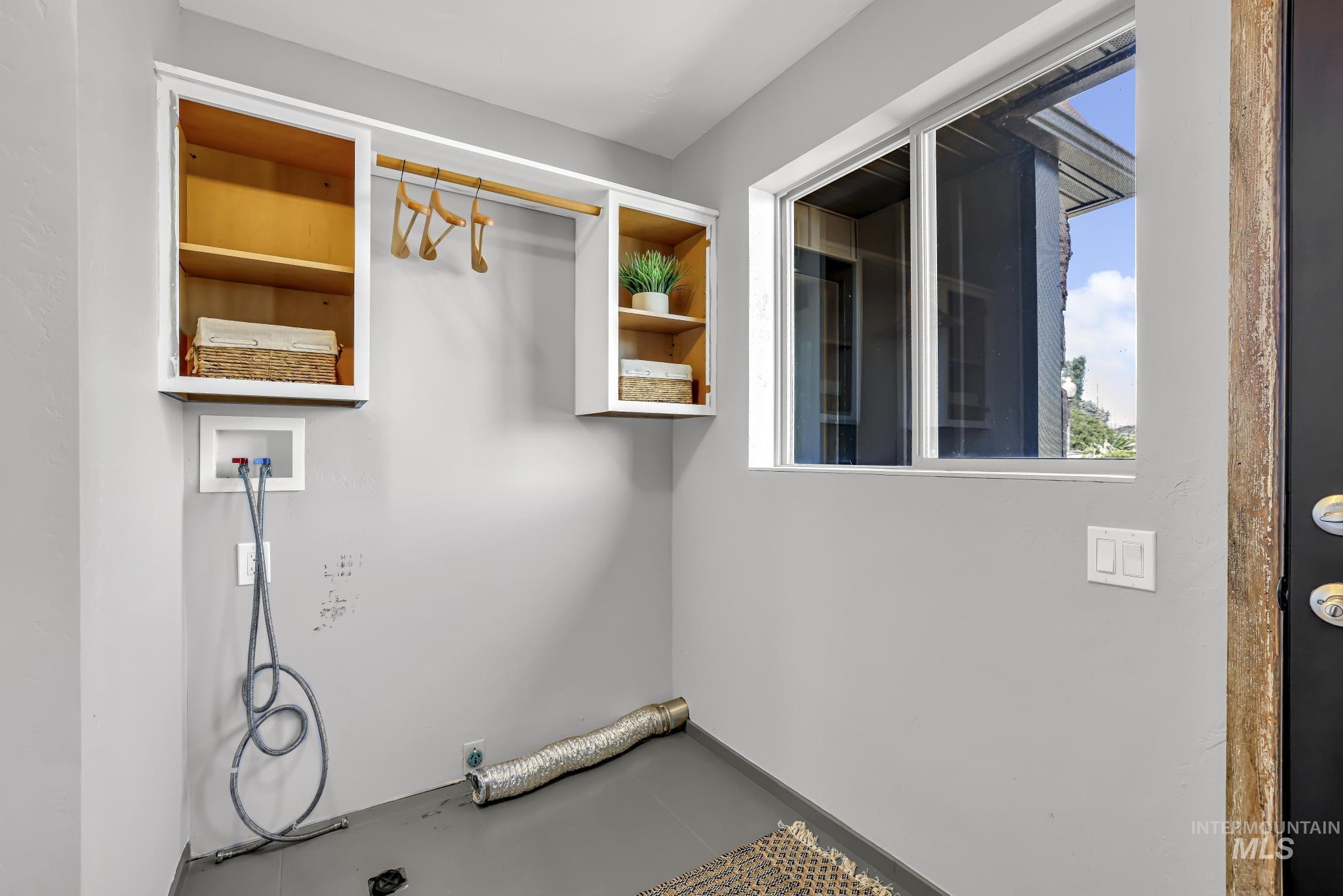17115 Highway 30 Property Photo 9