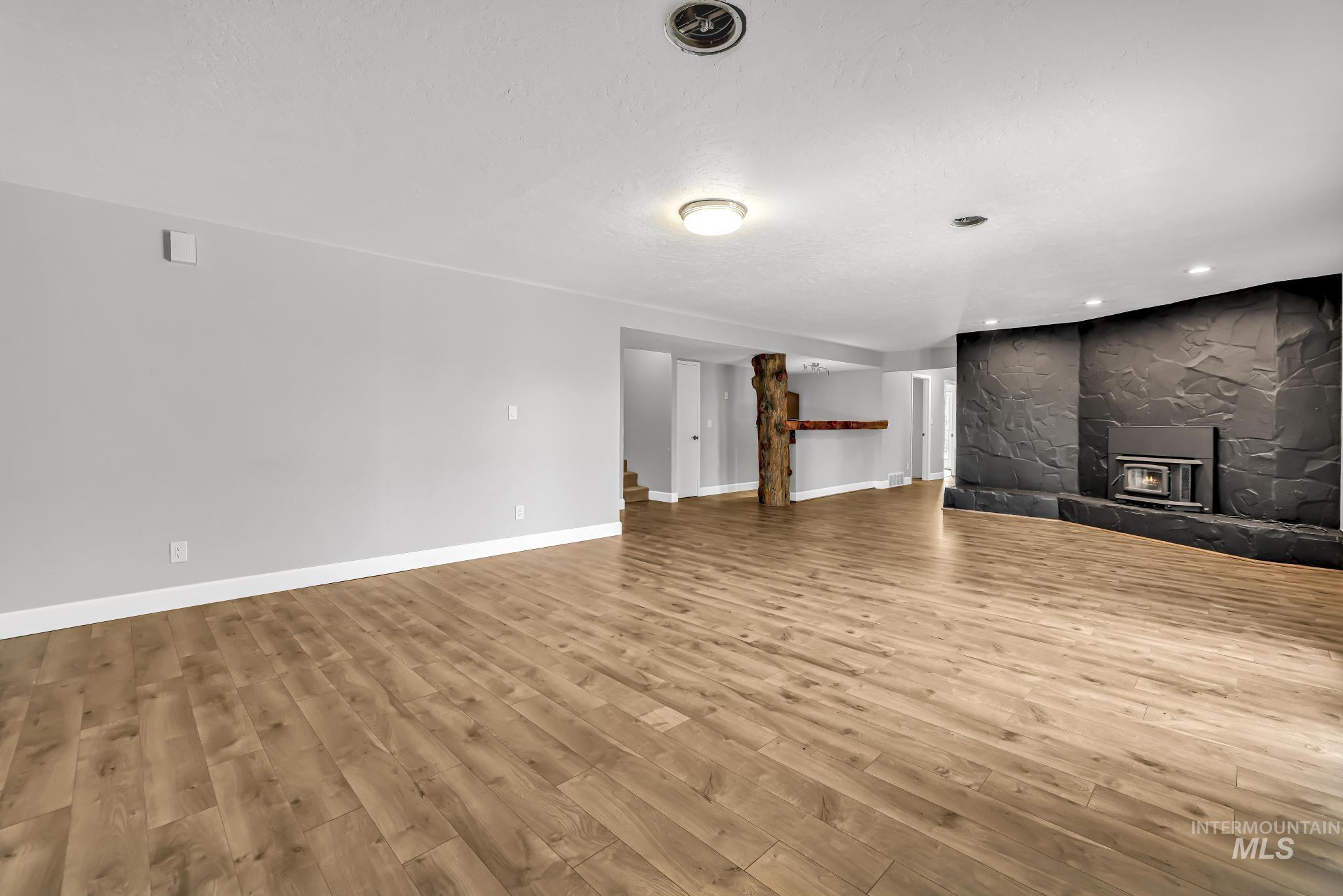 17115 Highway 30 Property Photo 30