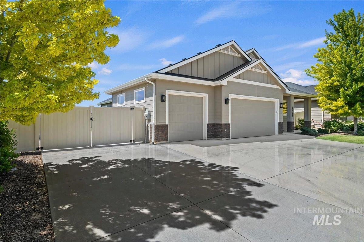 13765 Pillar Rock St Property Photo 2