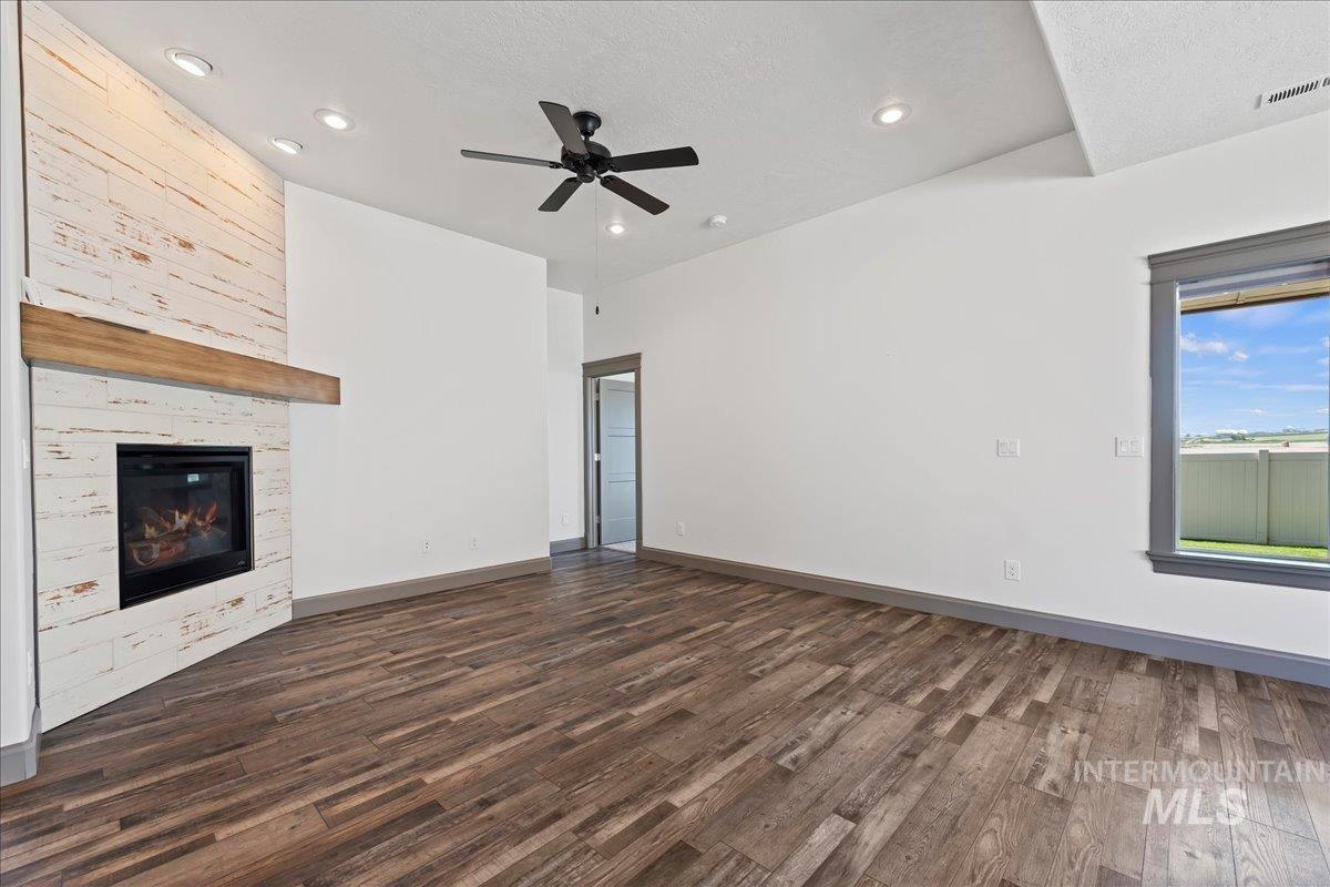 13765 Pillar Rock St Property Photo 4