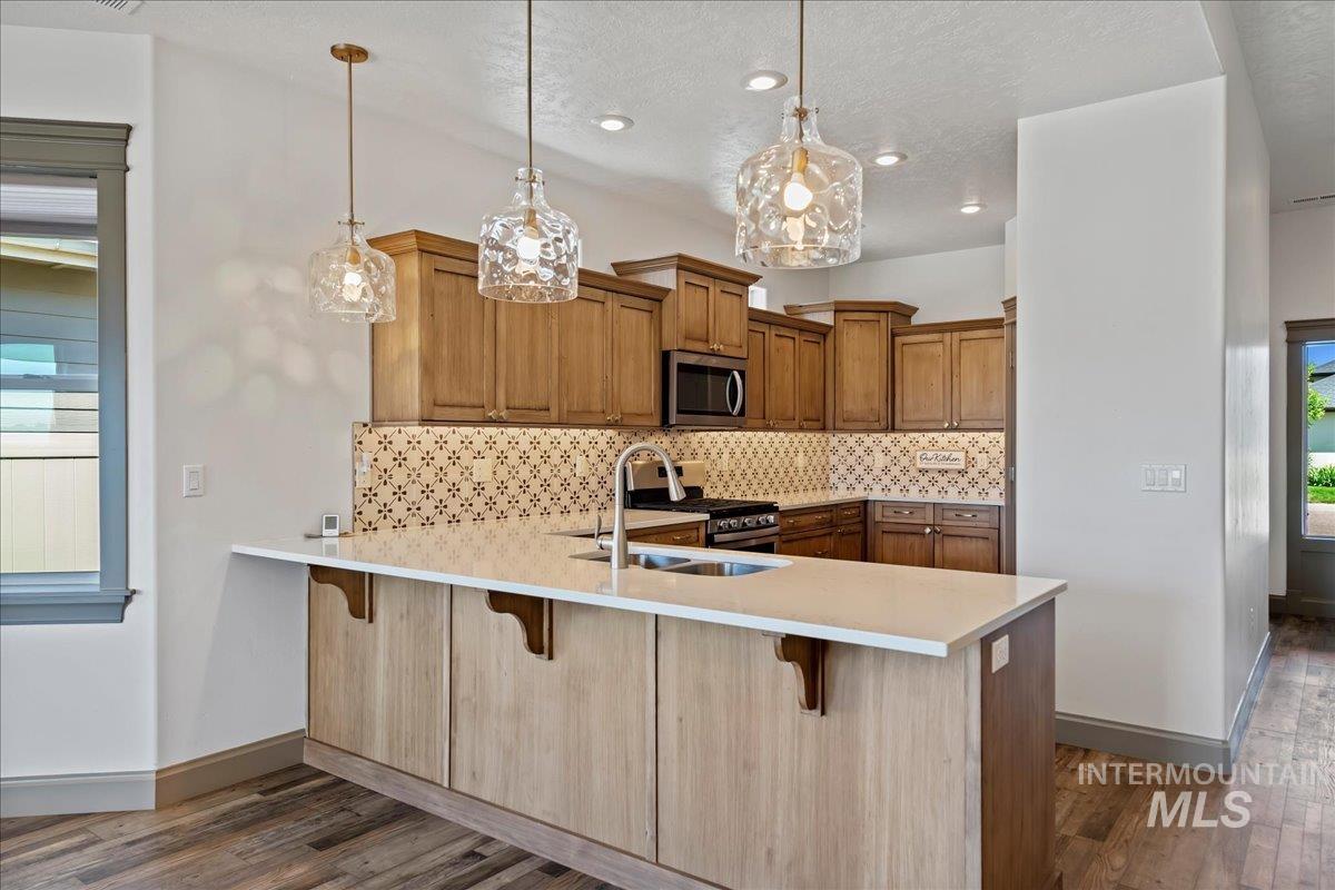 13765 Pillar Rock St Property Photo 9
