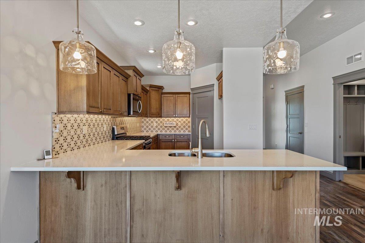 13765 Pillar Rock St Property Photo 10