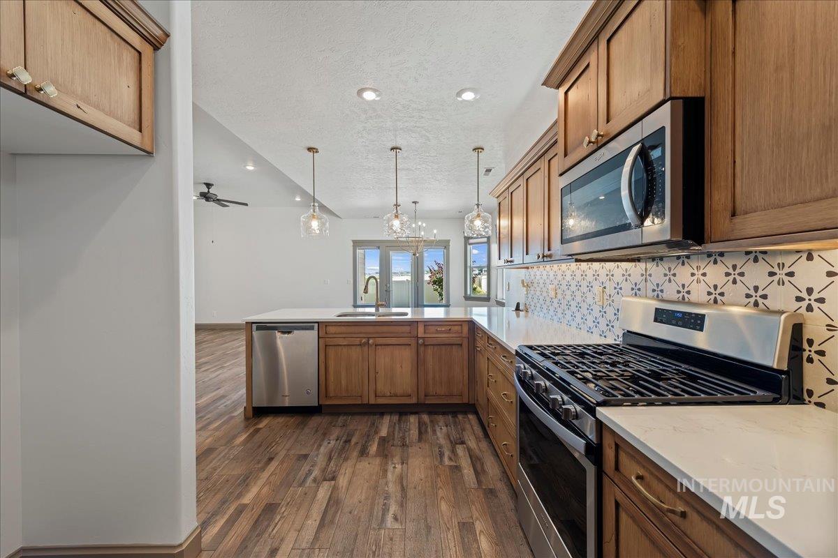 13765 Pillar Rock St Property Photo 11