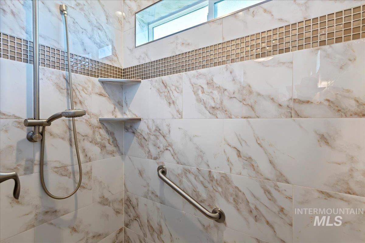 13765 Pillar Rock St Property Photo 20