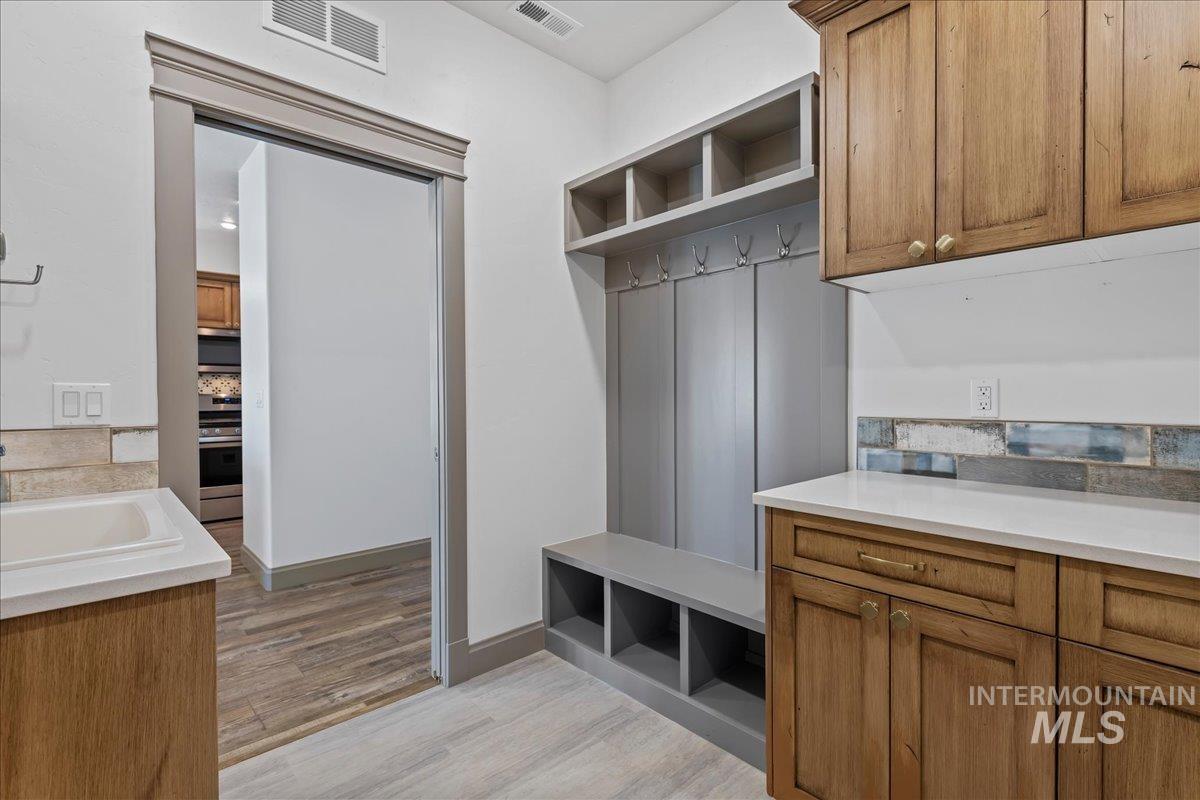13765 Pillar Rock St Property Photo 23