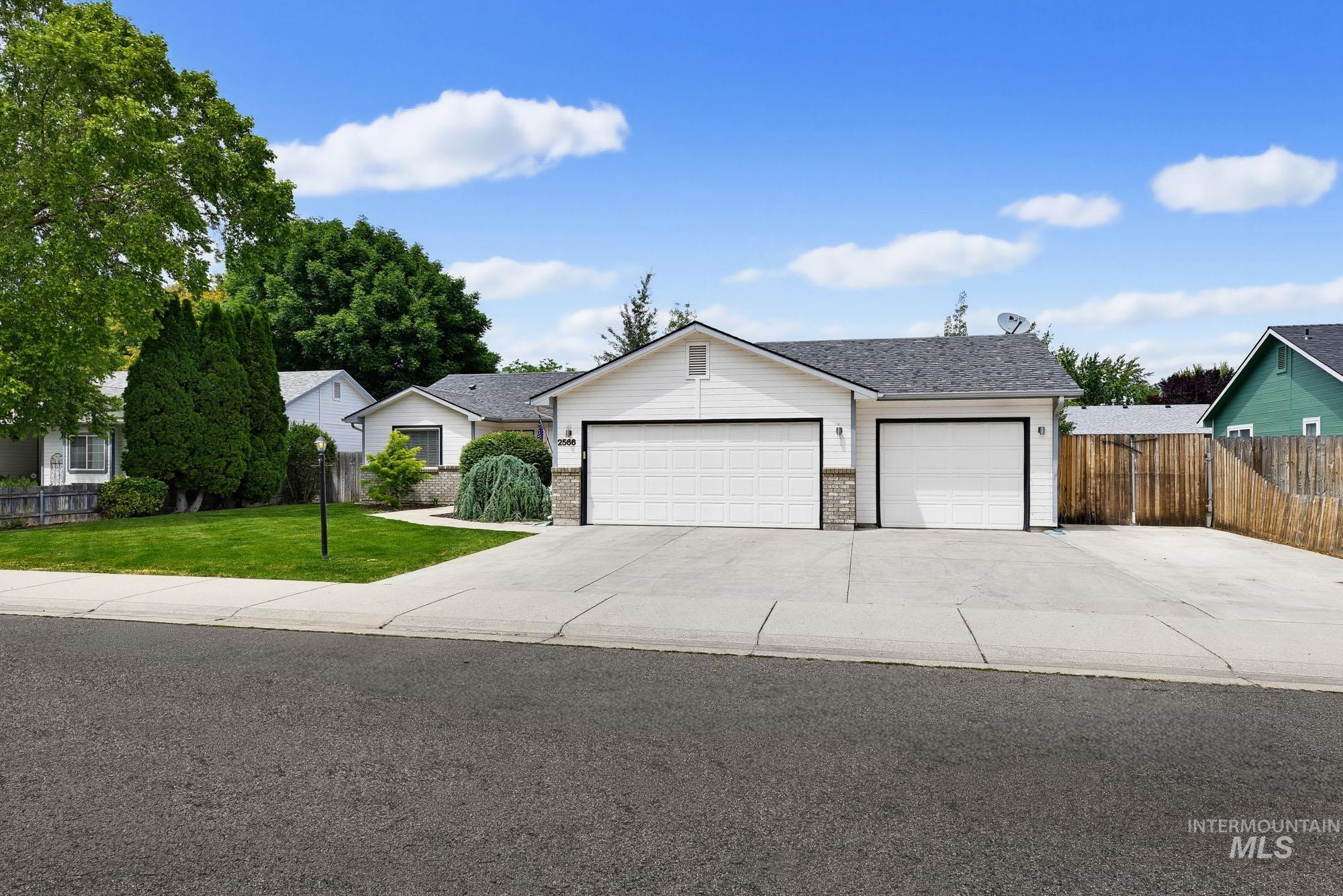 2566 W Willard St Property Photo 4