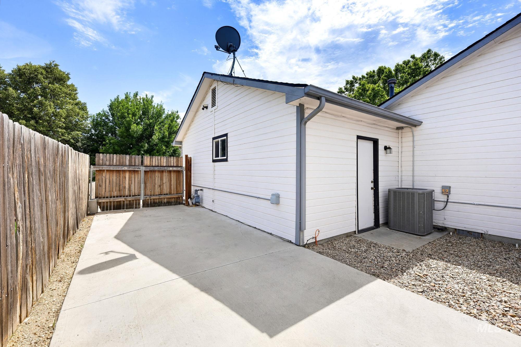 2566 W Willard St Property Photo 43