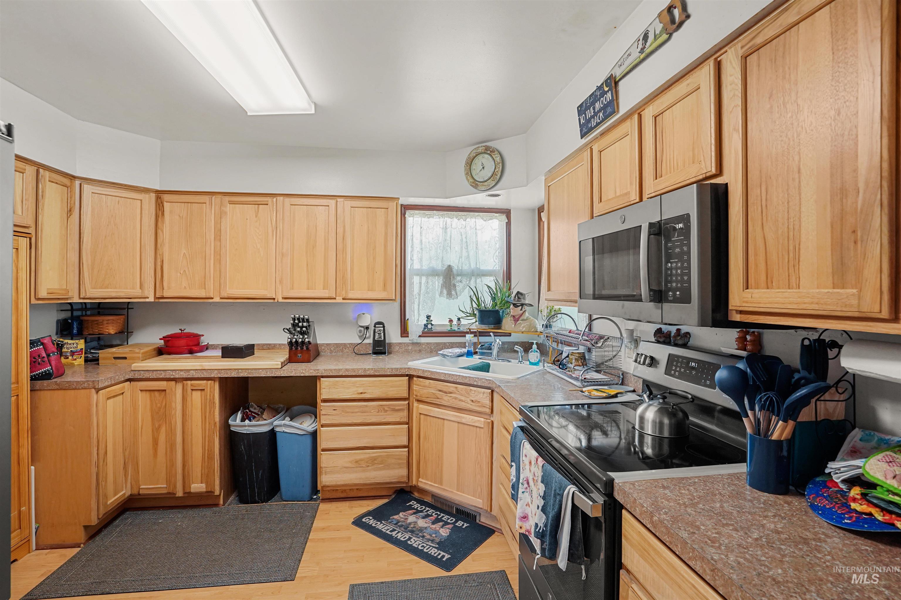 571 E 800 N Property Photo 3