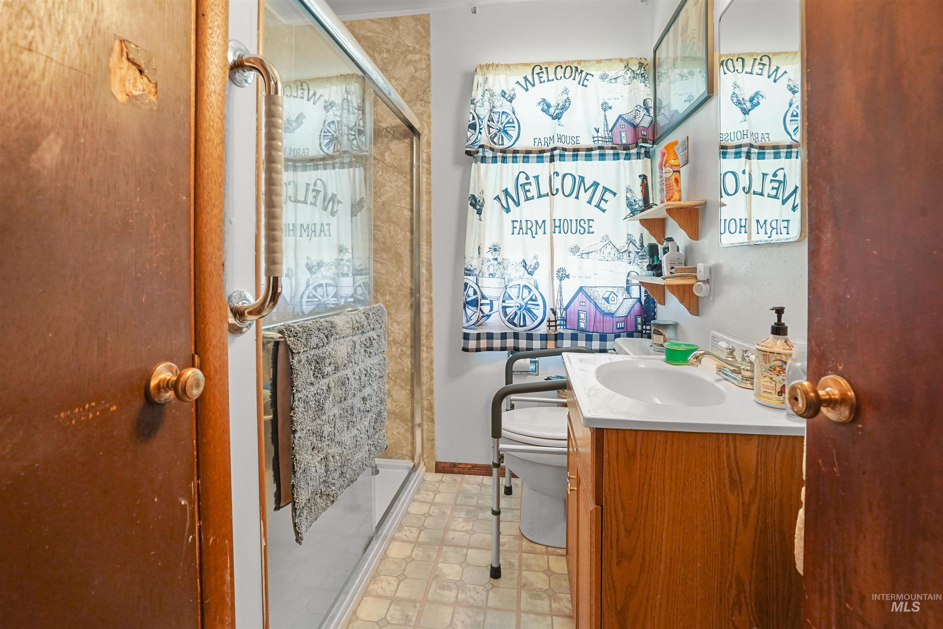 571 E 800 N Property Photo 5