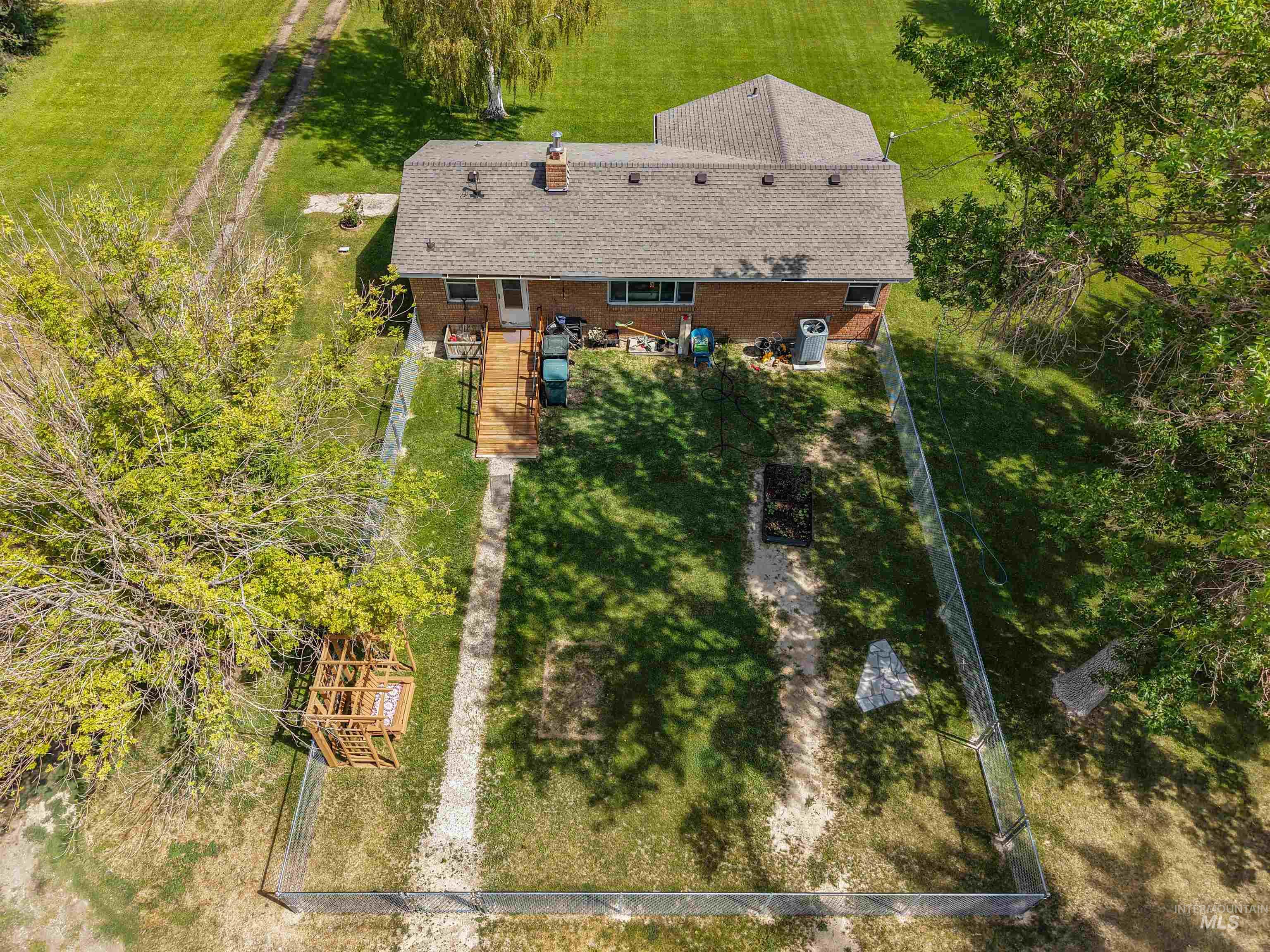 571 E 800 N Property Photo 17