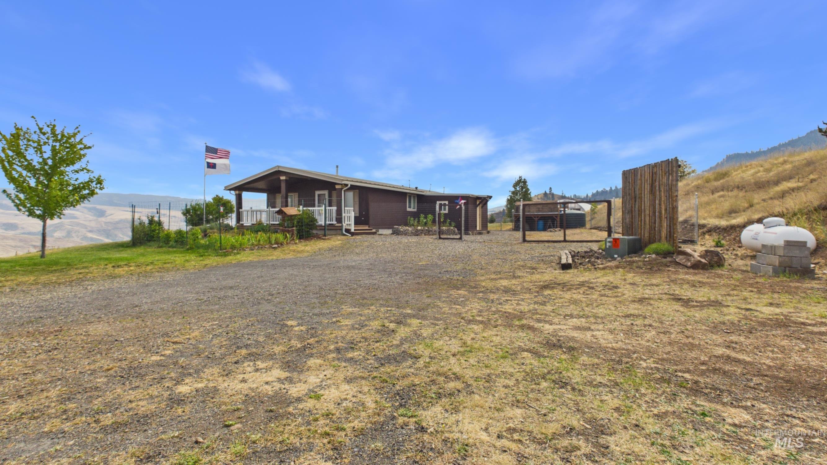 146 Hammer Creek Rd Property Photo 2