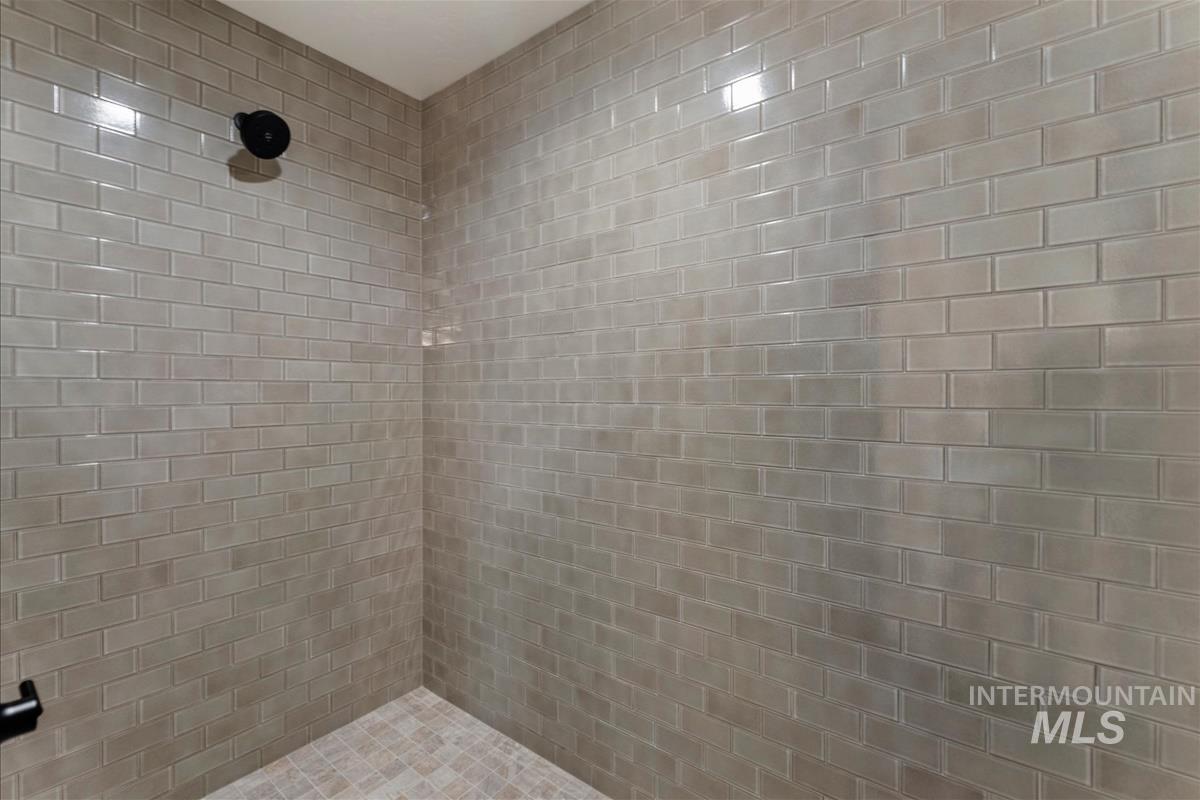 1055 E Escalation St Property Photo 27