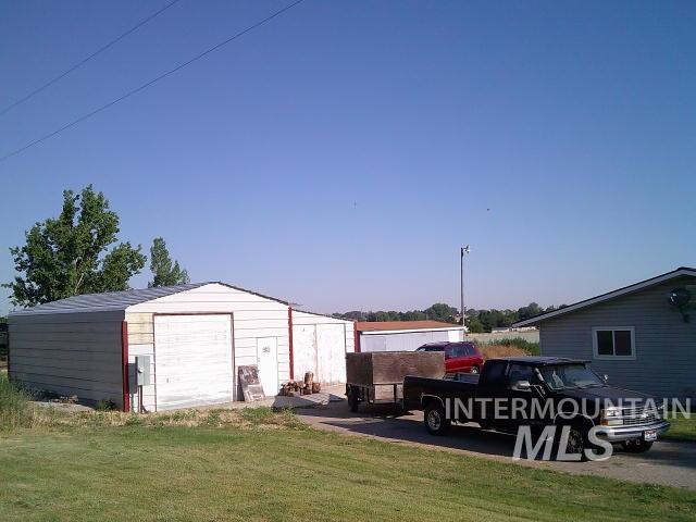 23621 Old Highway 30 Property Photo 4