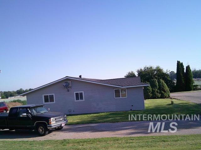 23621 Old Highway 30 Property Photo 5