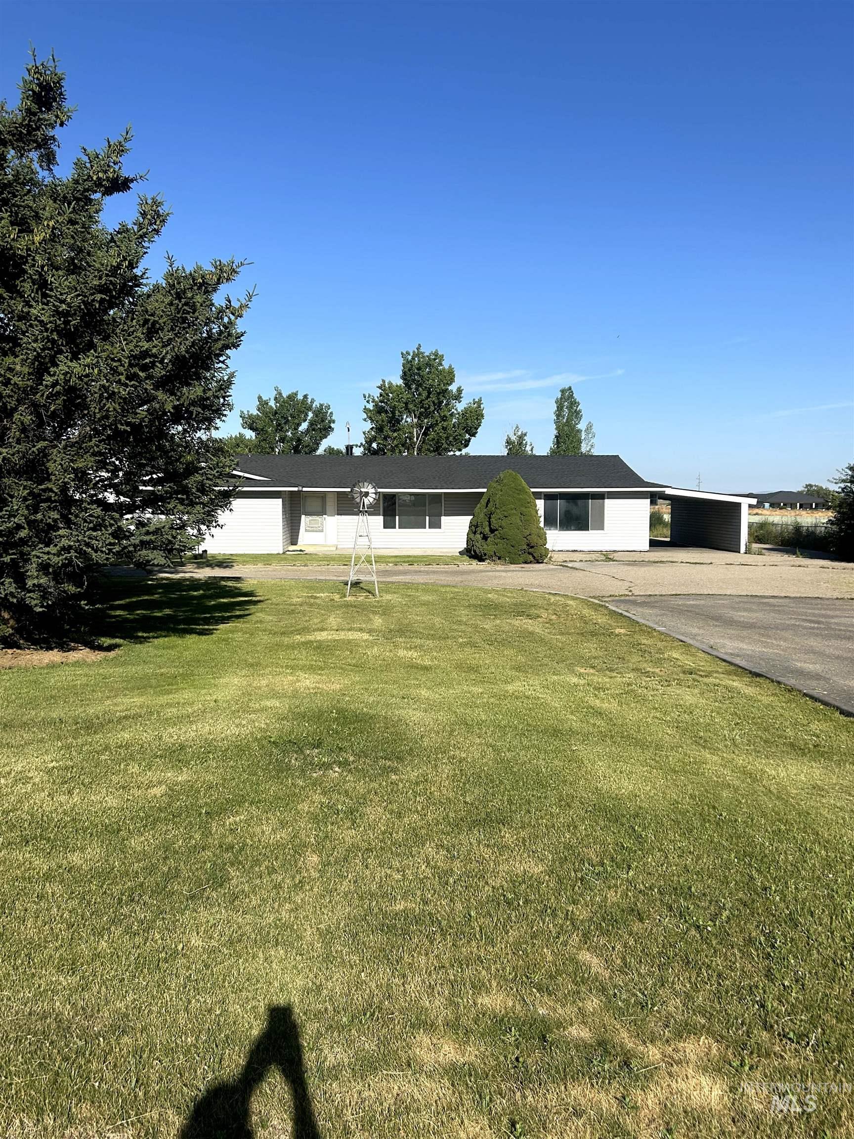 23621 Old Highway 30 Property Photo 13
