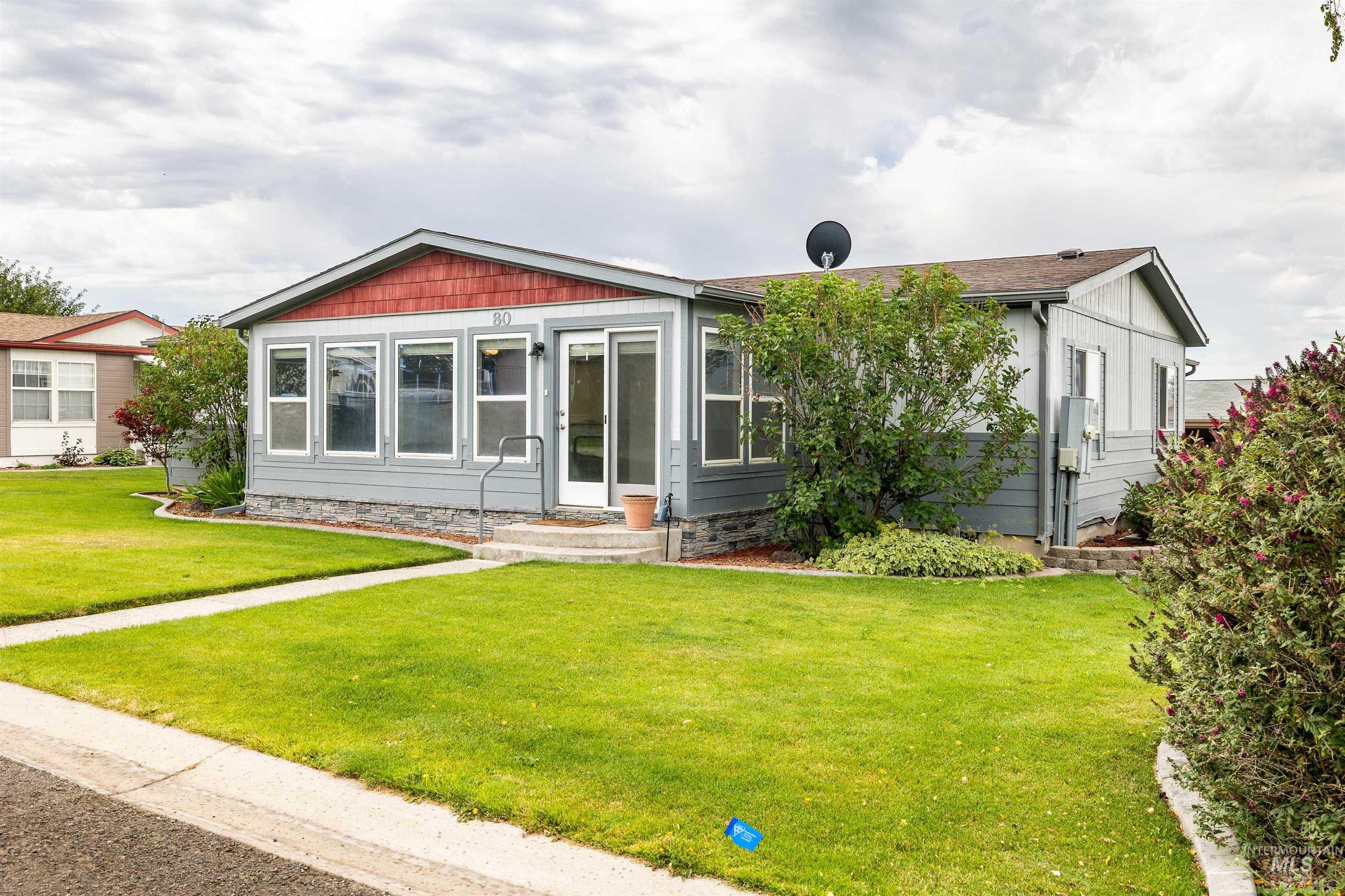910 Moonglo Property Photo 1