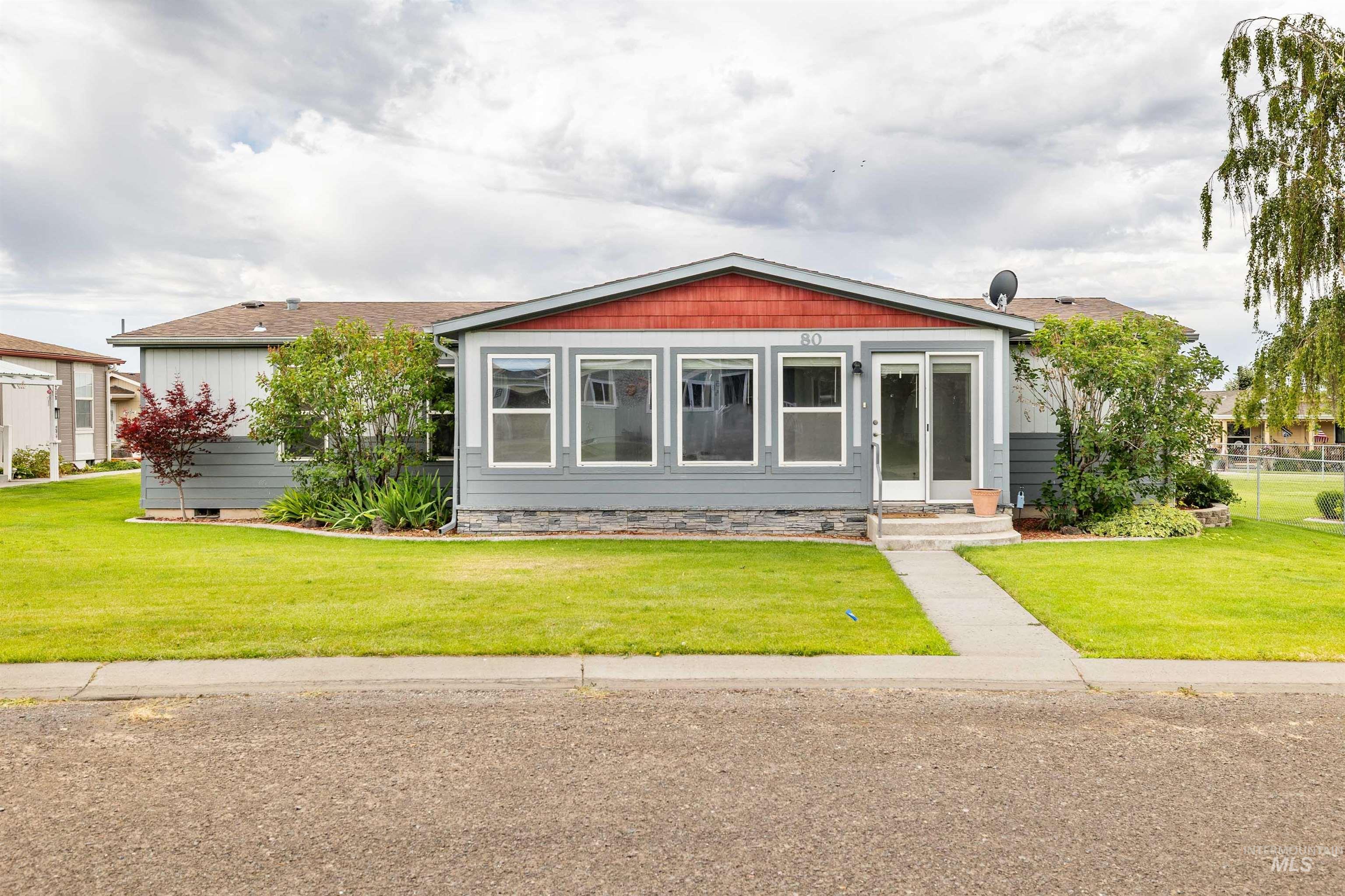910 Moonglo Property Photo 2