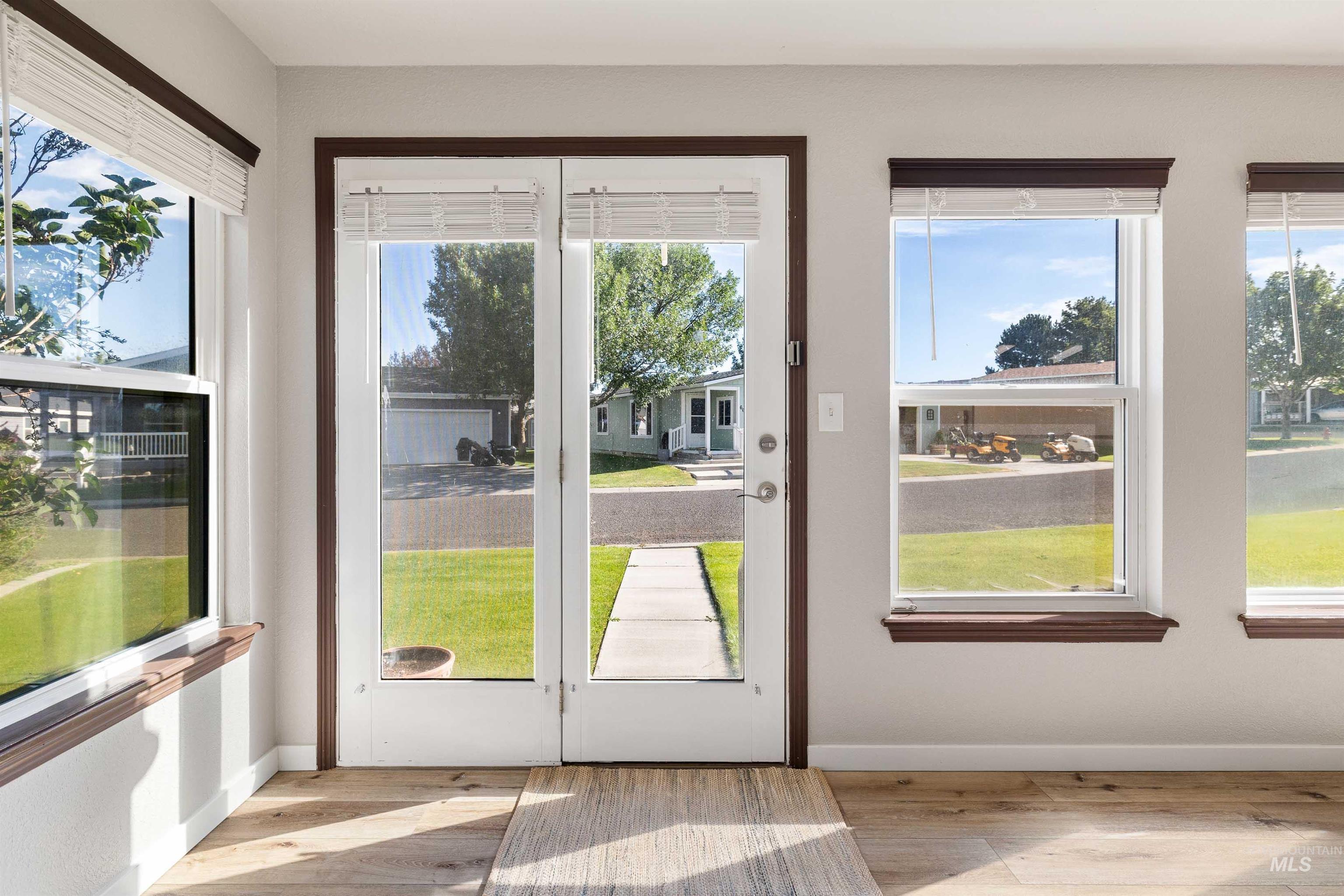 910 Moonglo Property Photo 3