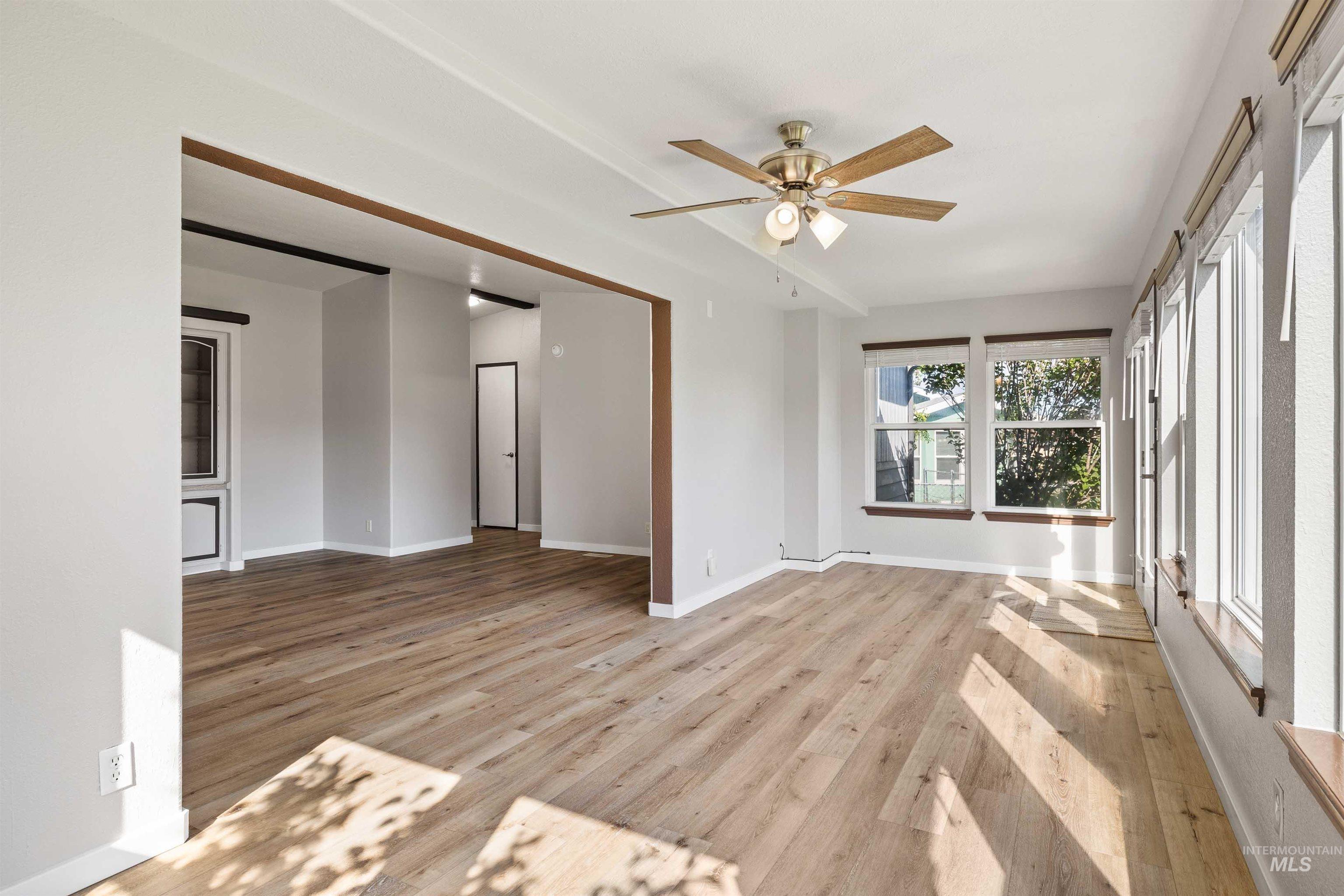910 Moonglo Property Photo 4