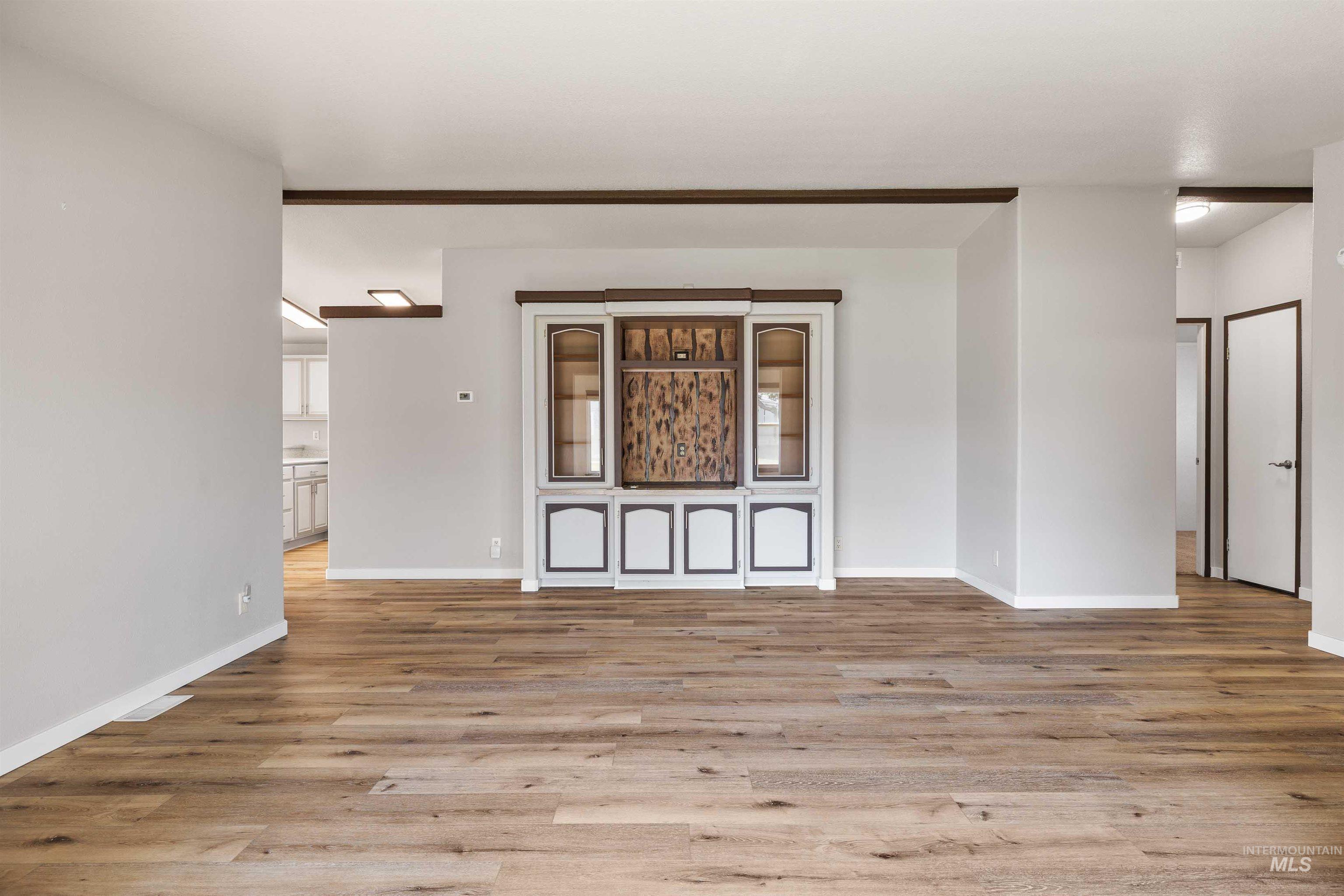 910 Moonglo Property Photo 6