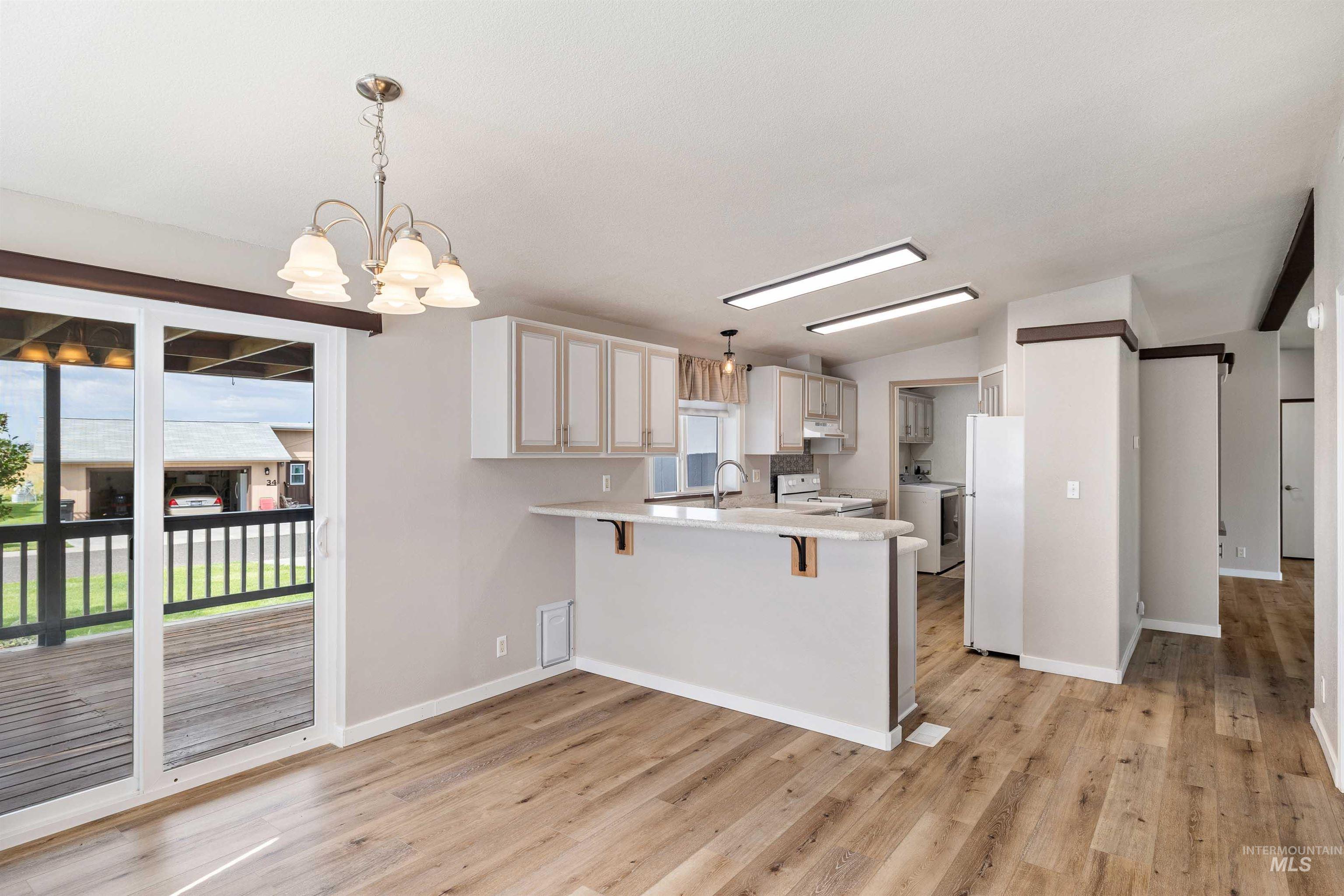 910 Moonglo Property Photo 7