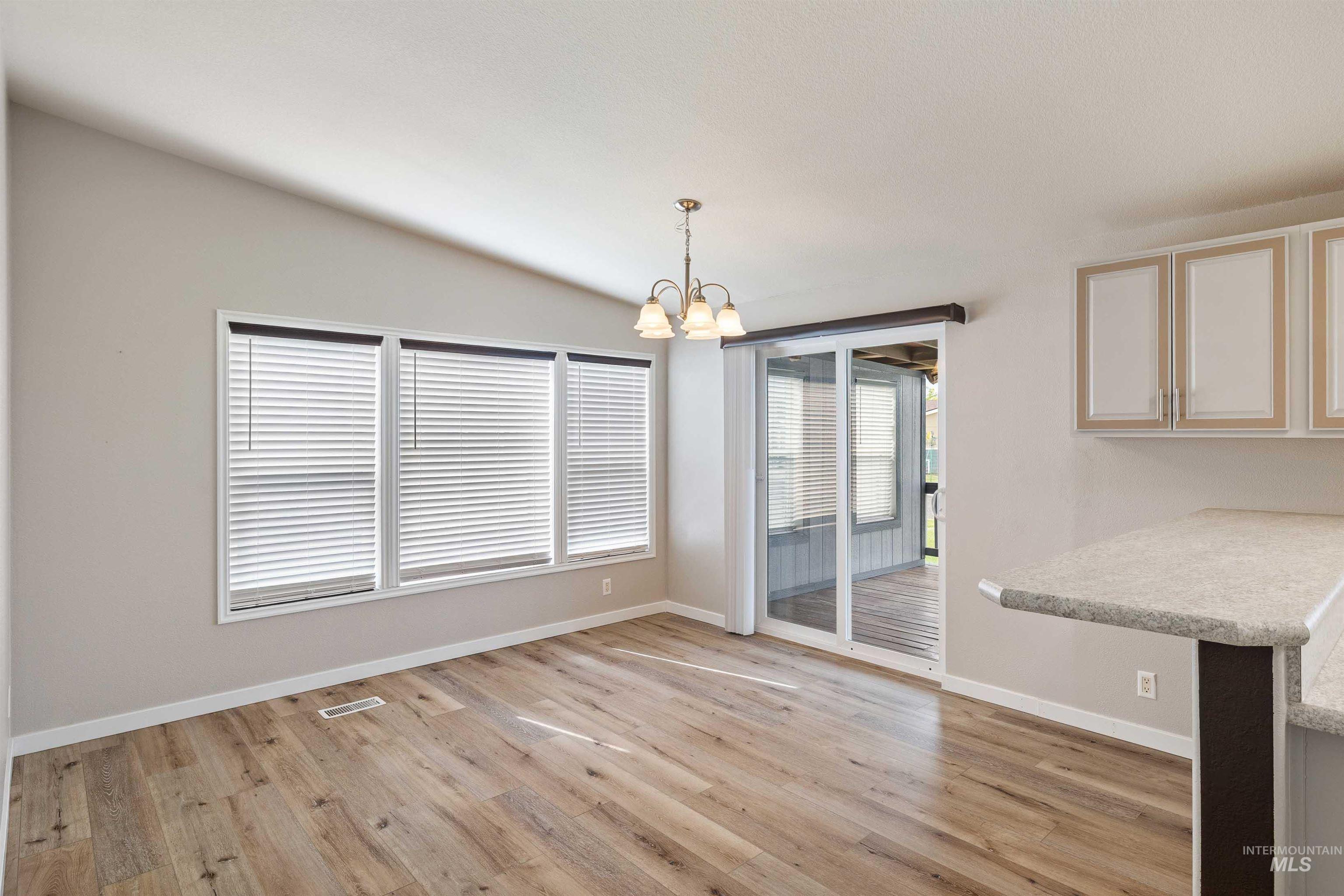 910 Moonglo Property Photo 11