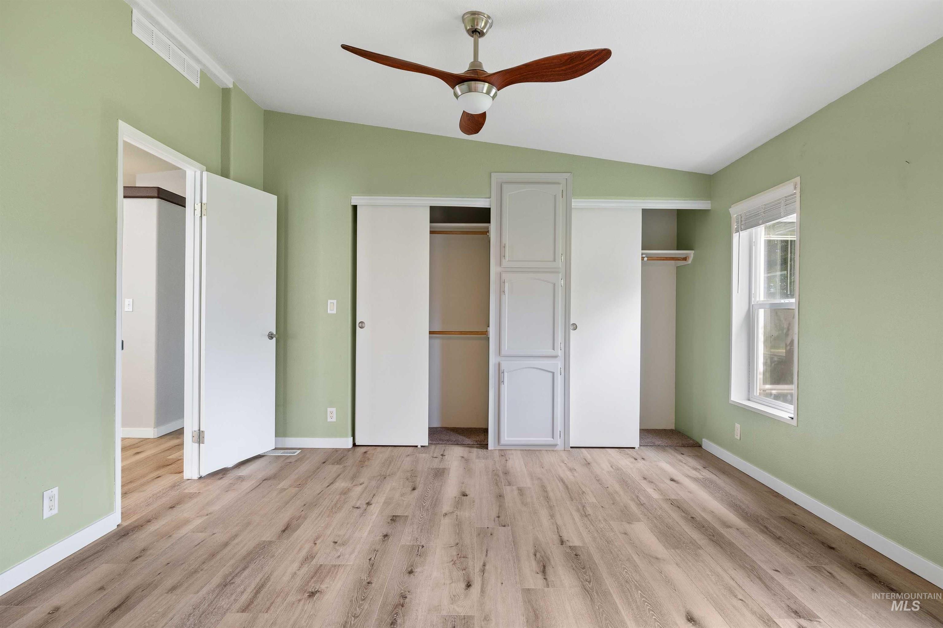 910 Moonglo Property Photo 13