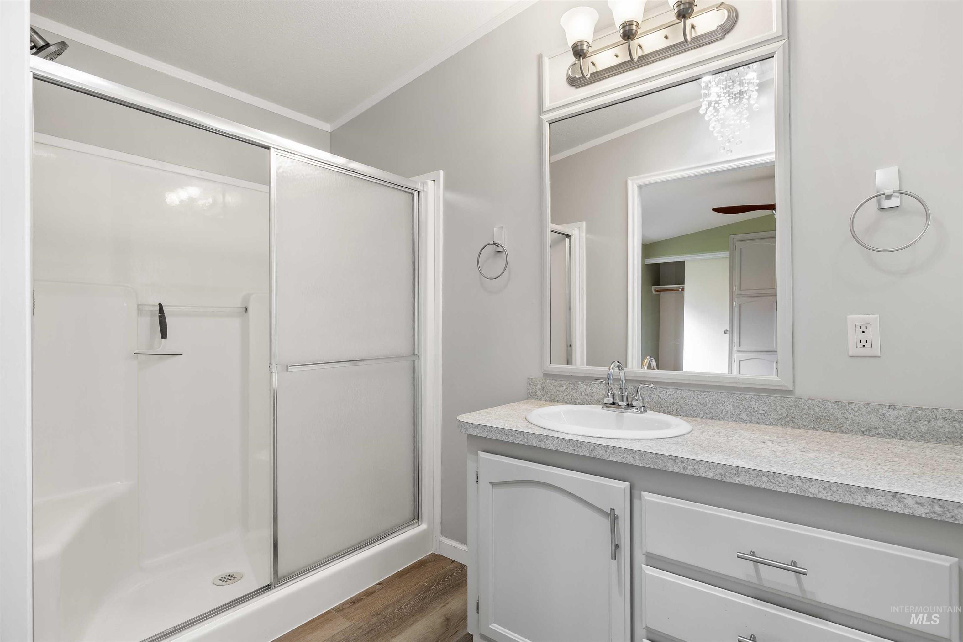 910 Moonglo Property Photo 14