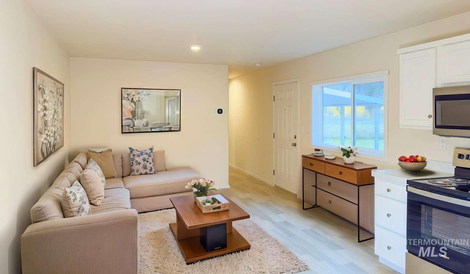 10 Kamloop Property Photo 2