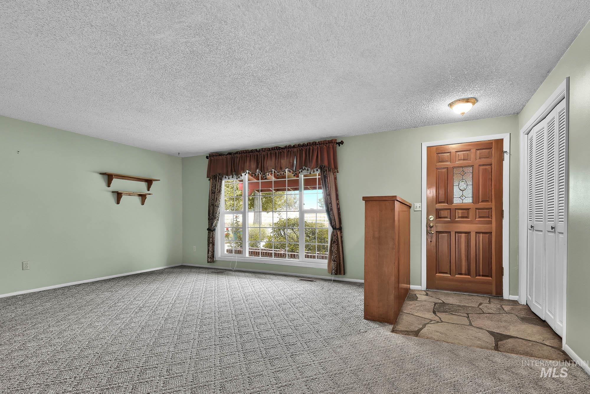 3305 S Beverly St Property Photo 4