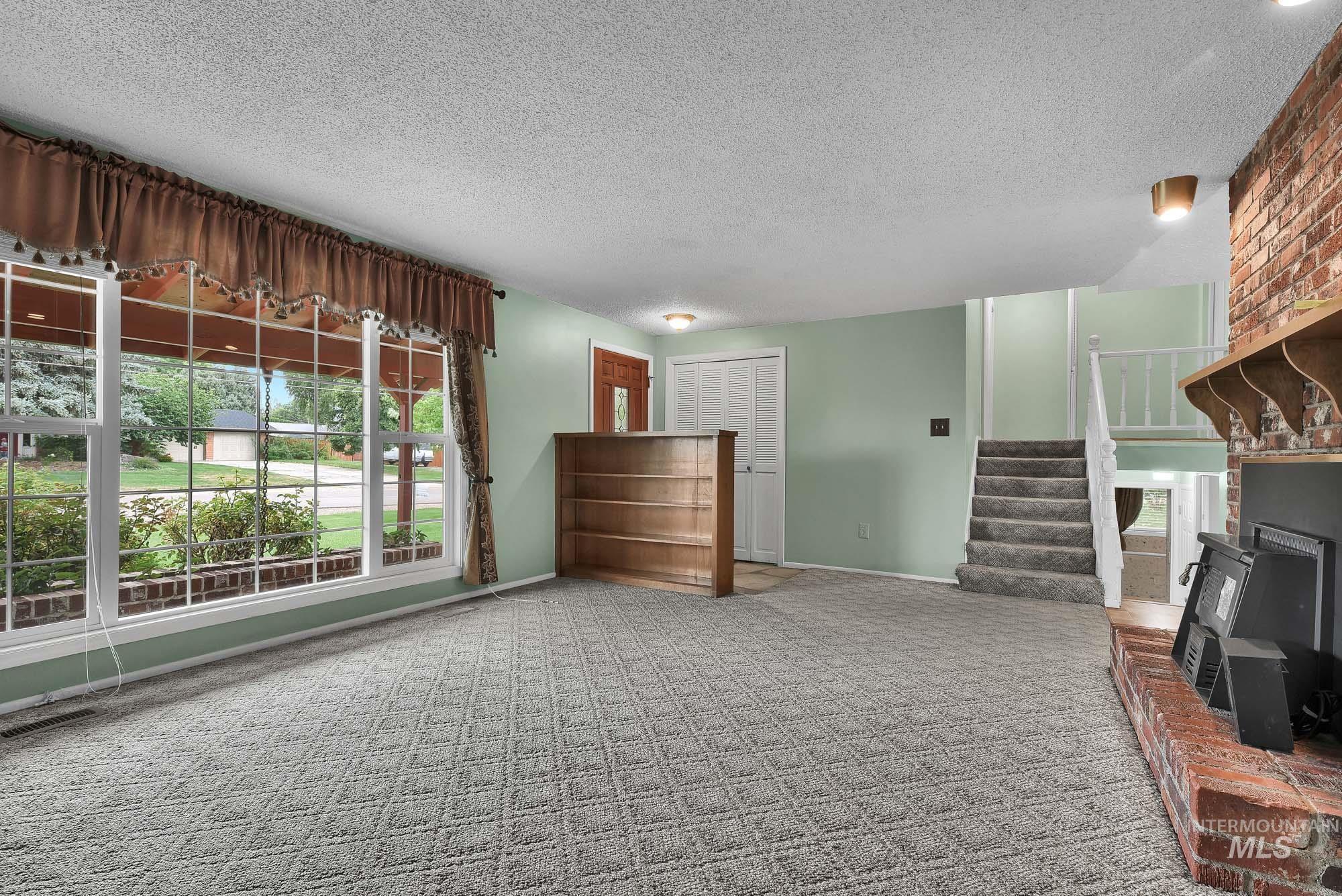 3305 S Beverly St Property Photo 5