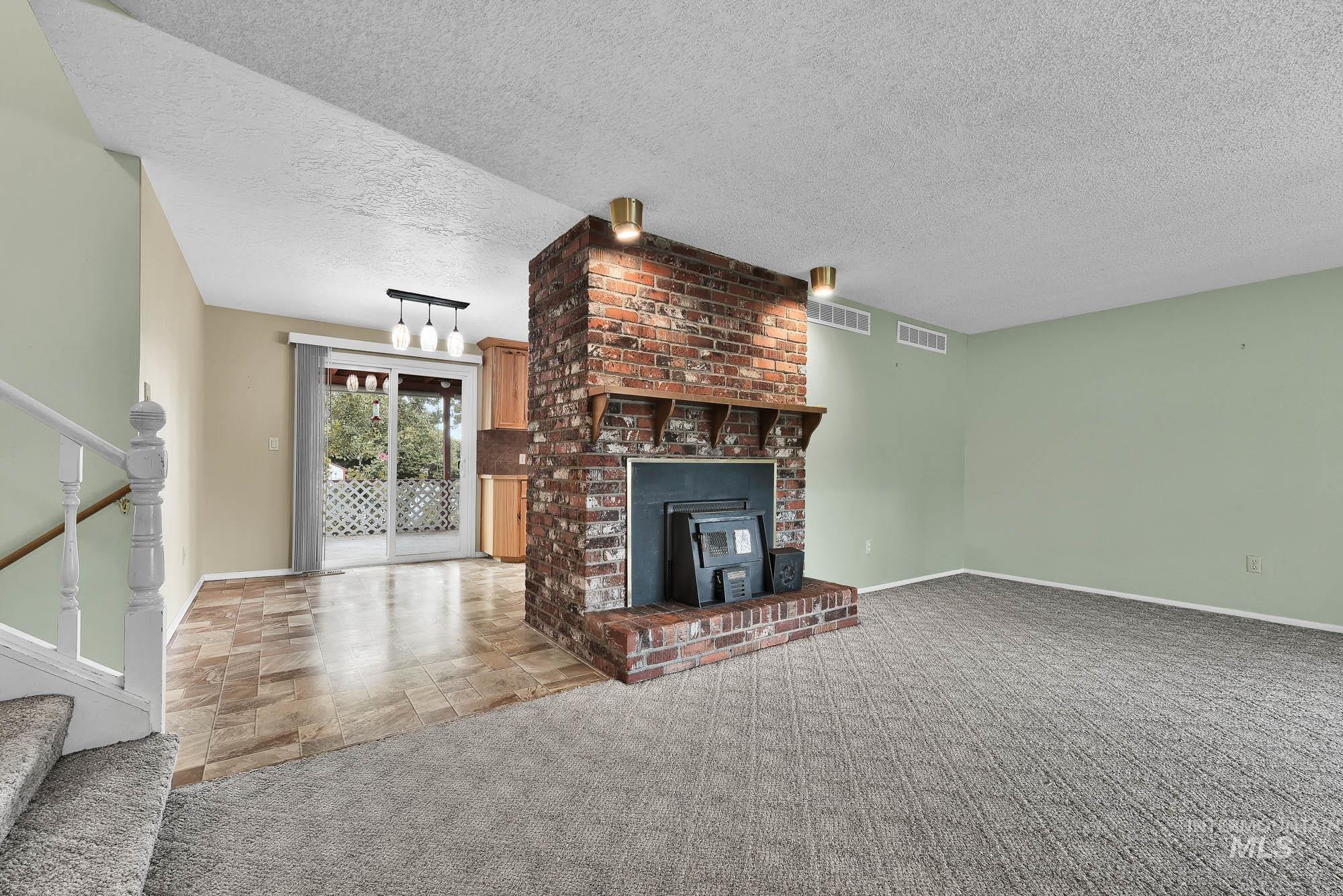 3305 S Beverly St Property Photo 7