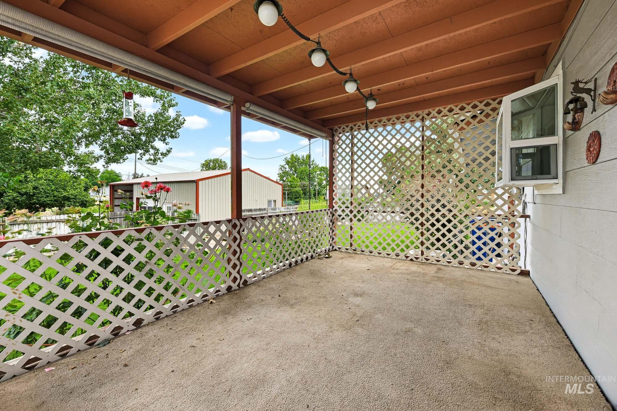 3305 S Beverly St Property Photo 14
