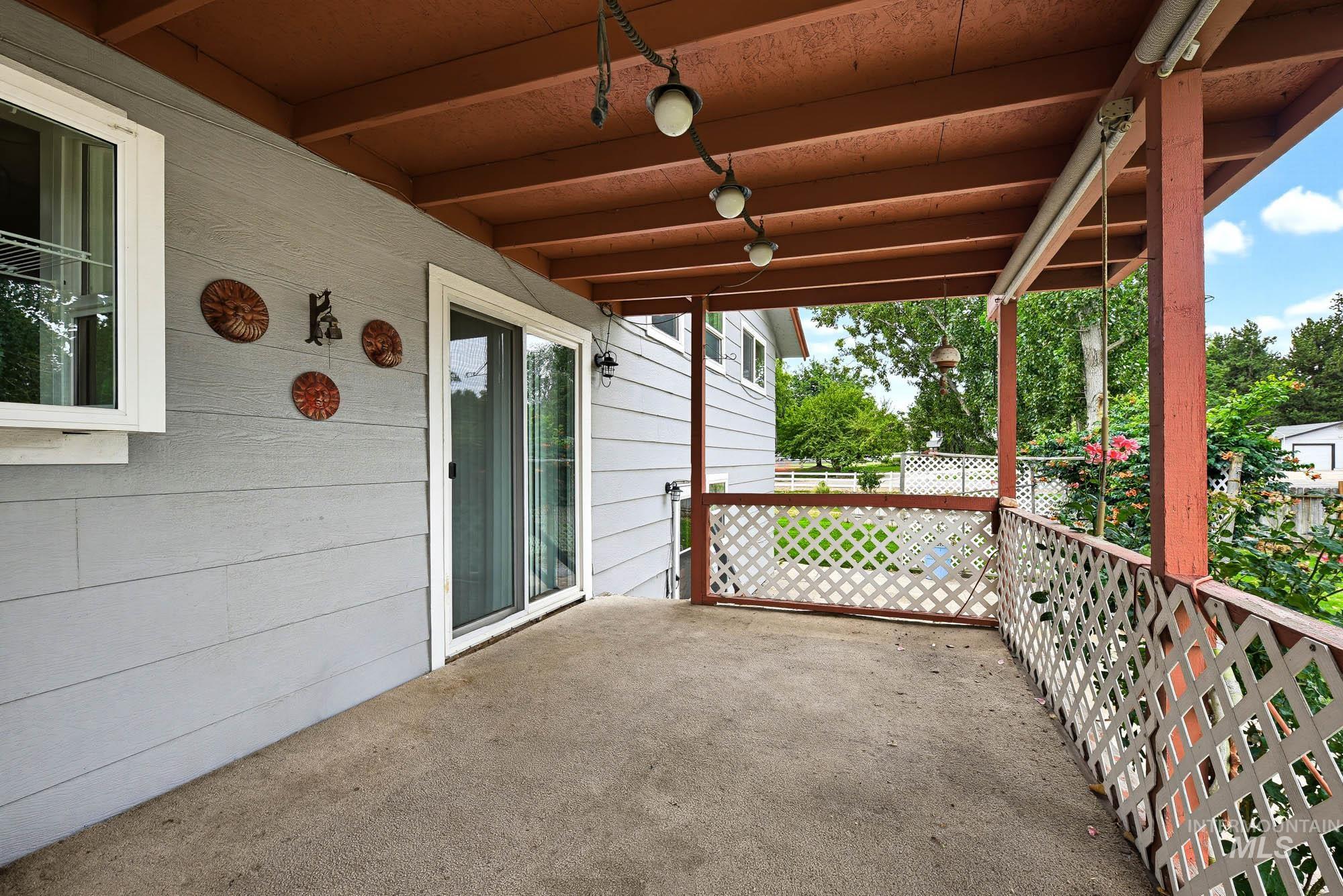 3305 S Beverly St Property Photo 15