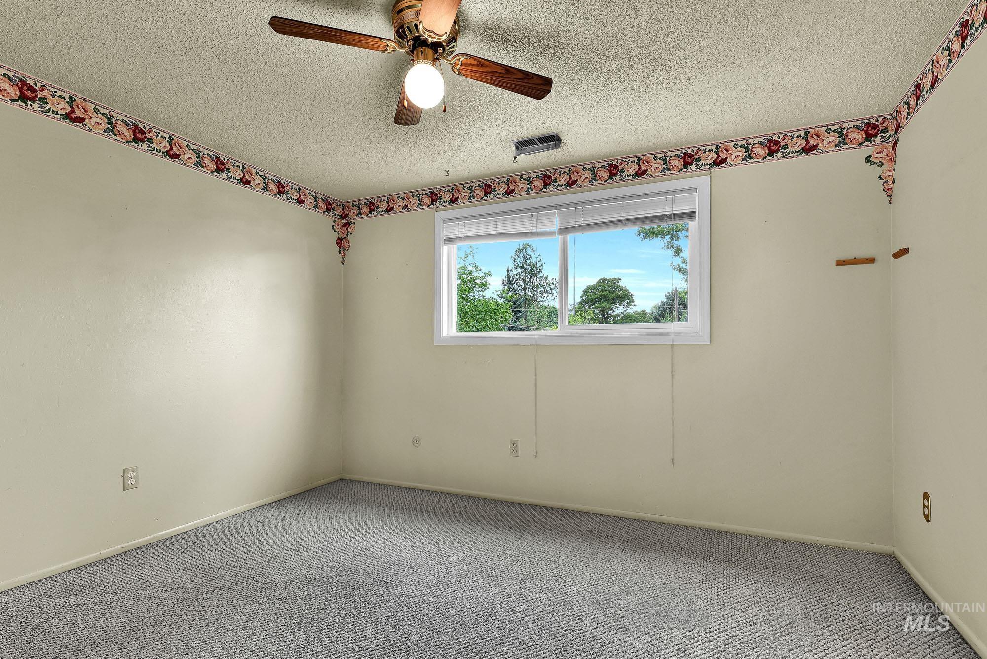 3305 S Beverly St Property Photo 17