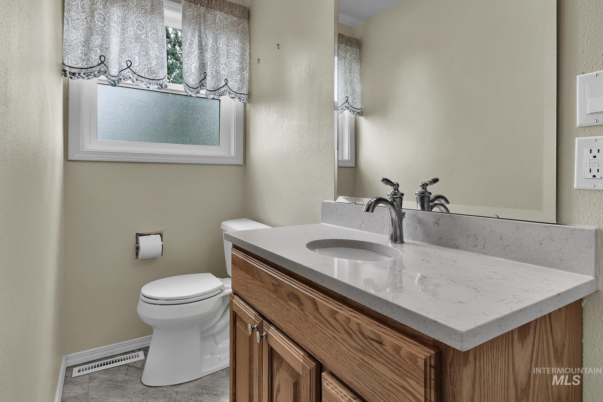 3305 S Beverly St Property Photo 20