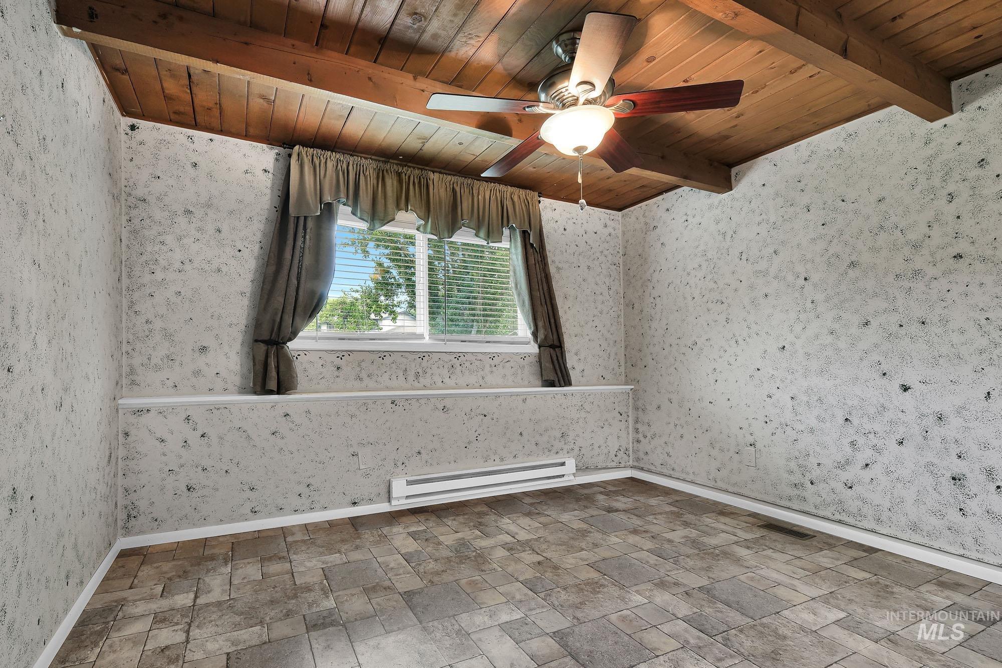 3305 S Beverly St Property Photo 29
