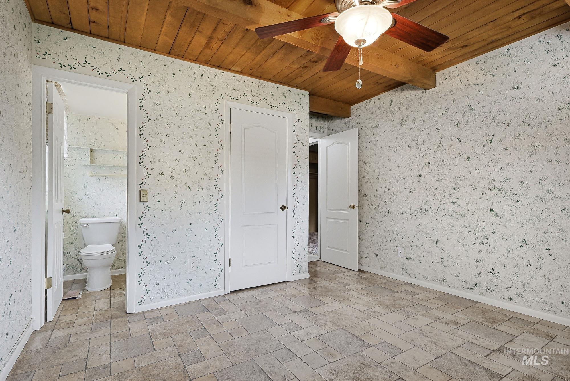 3305 S Beverly St Property Photo 30