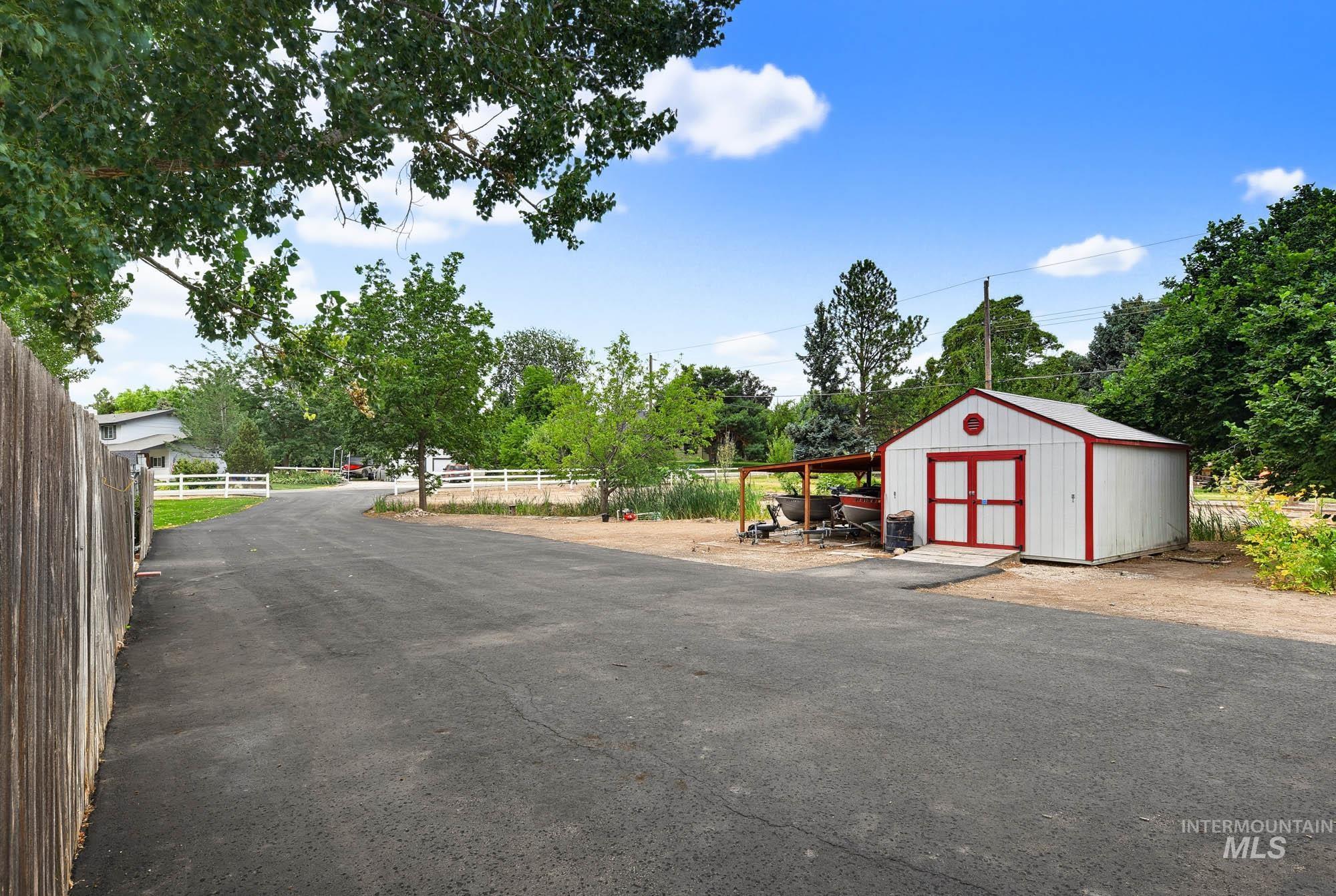 3305 S Beverly St Property Photo 42