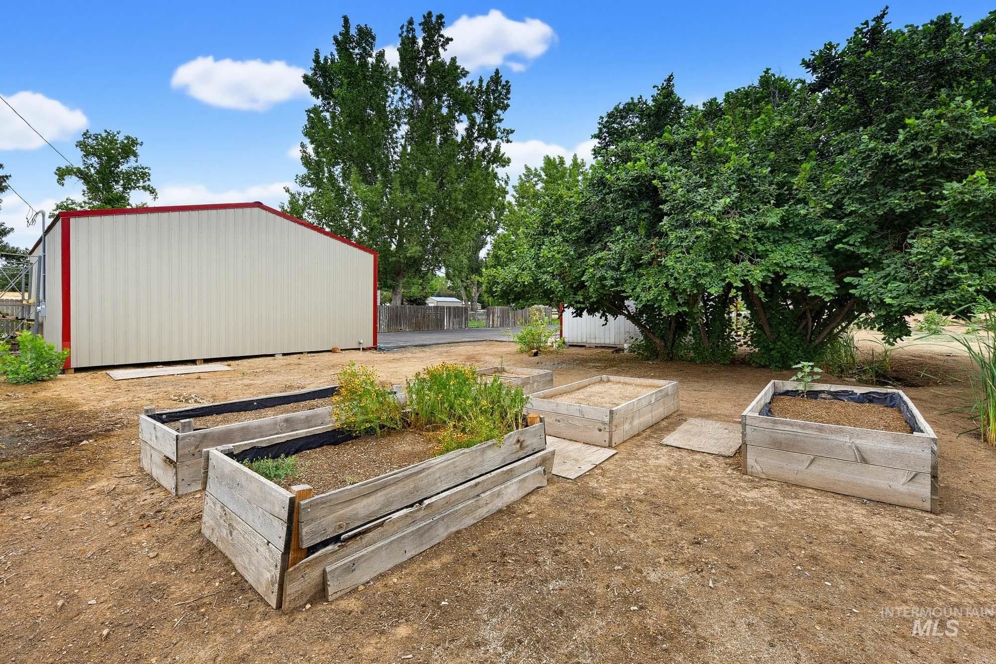 3305 S Beverly St Property Photo 44