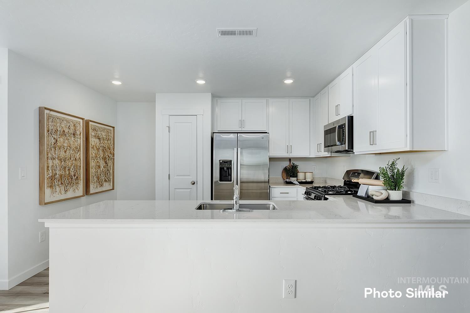 2630 W Pollinator Dr Property Photo 4
