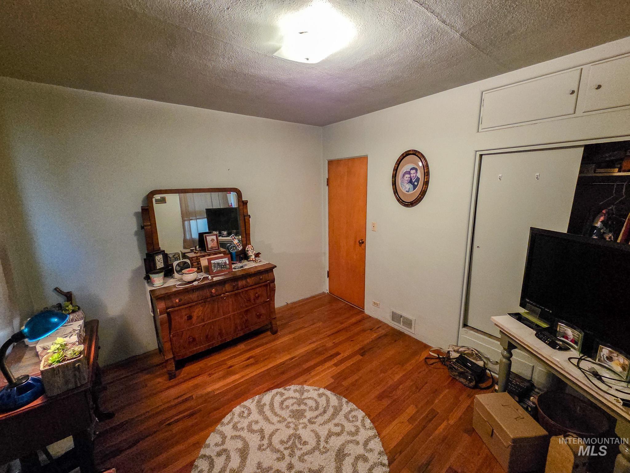 255 N Pine St Property Photo 11