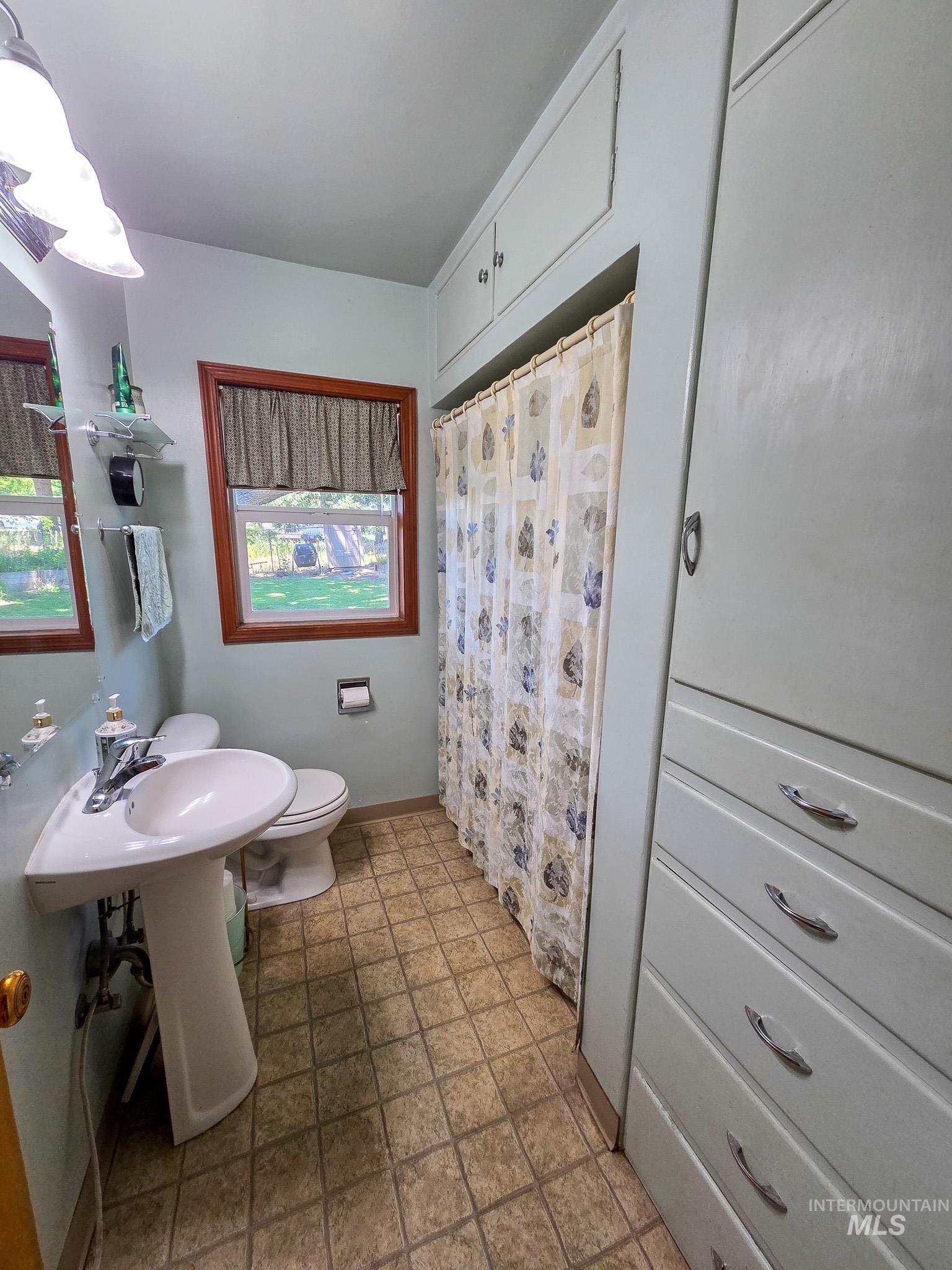 255 N Pine St Property Photo 14