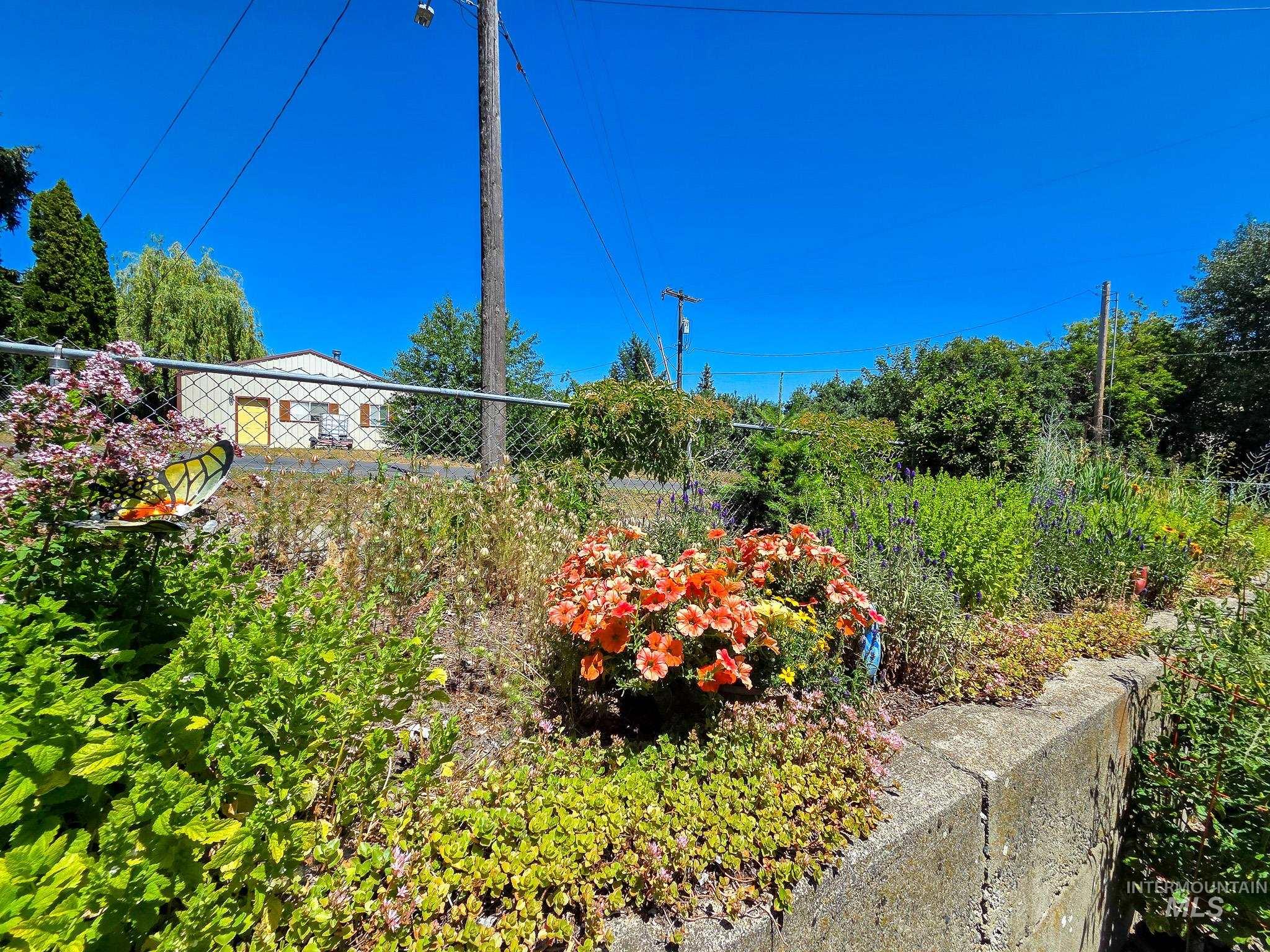 255 N Pine St Property Photo 25