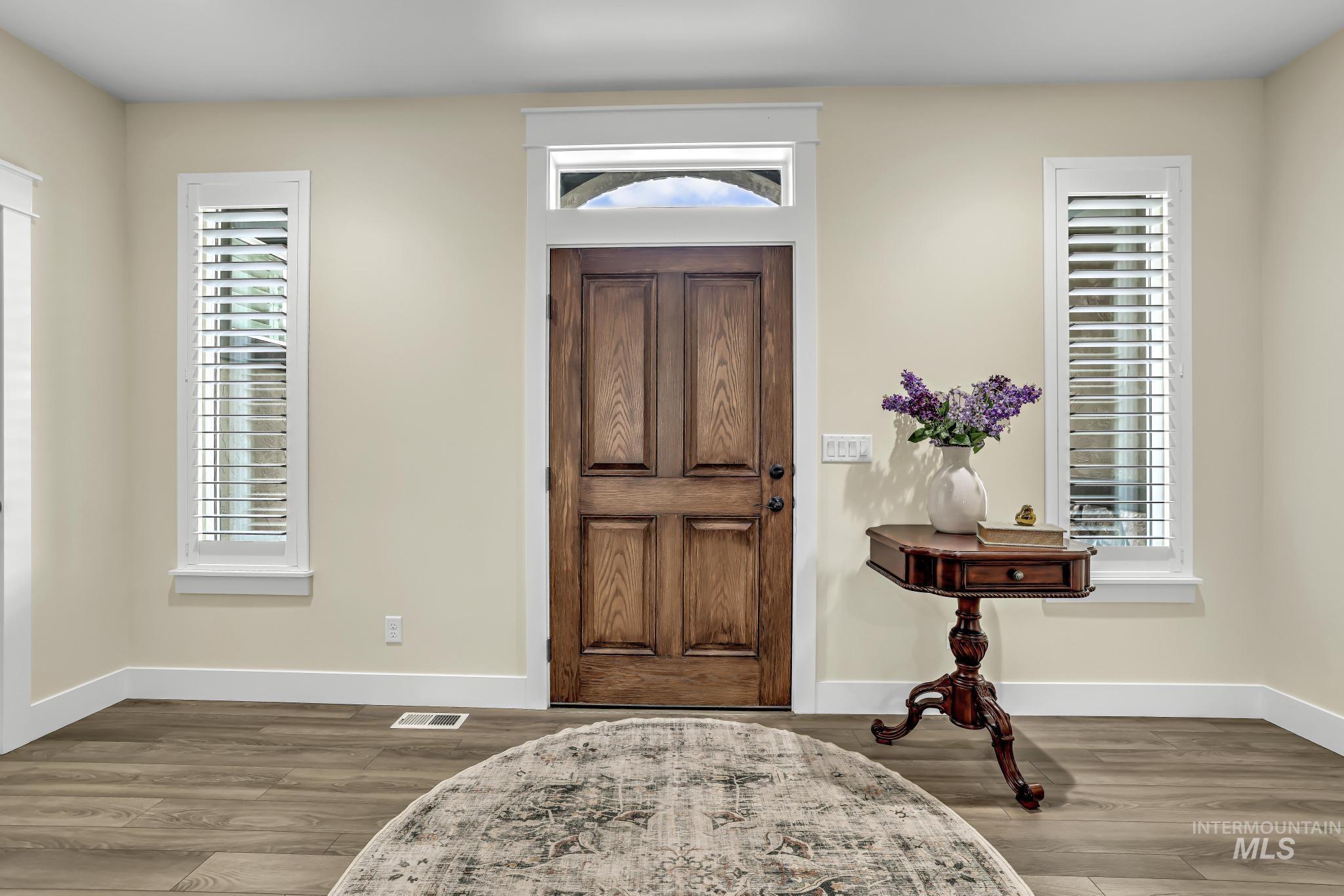 1529 Clear Creek Loop Property Photo 4